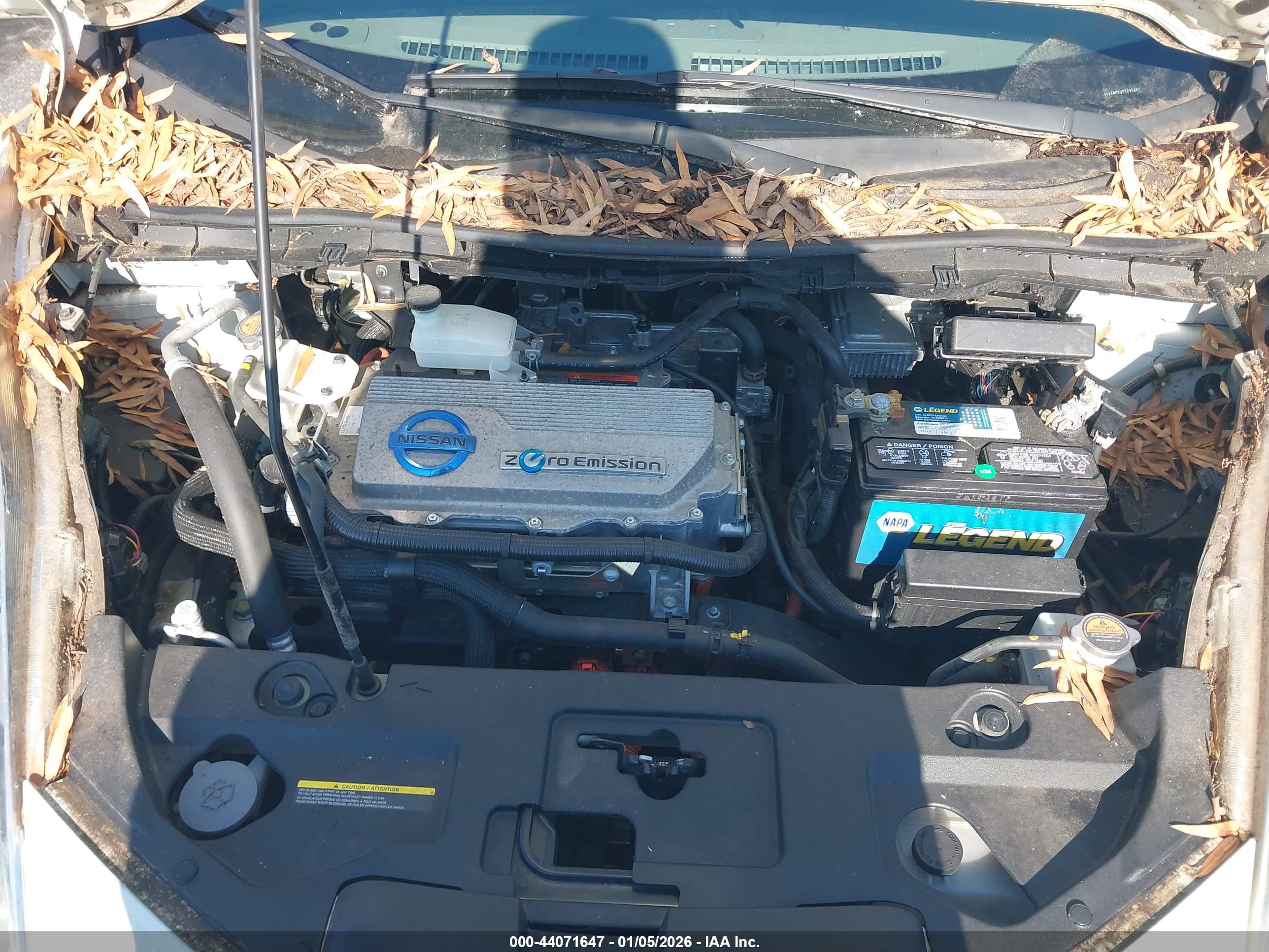 NISSAN LEAF image 10
