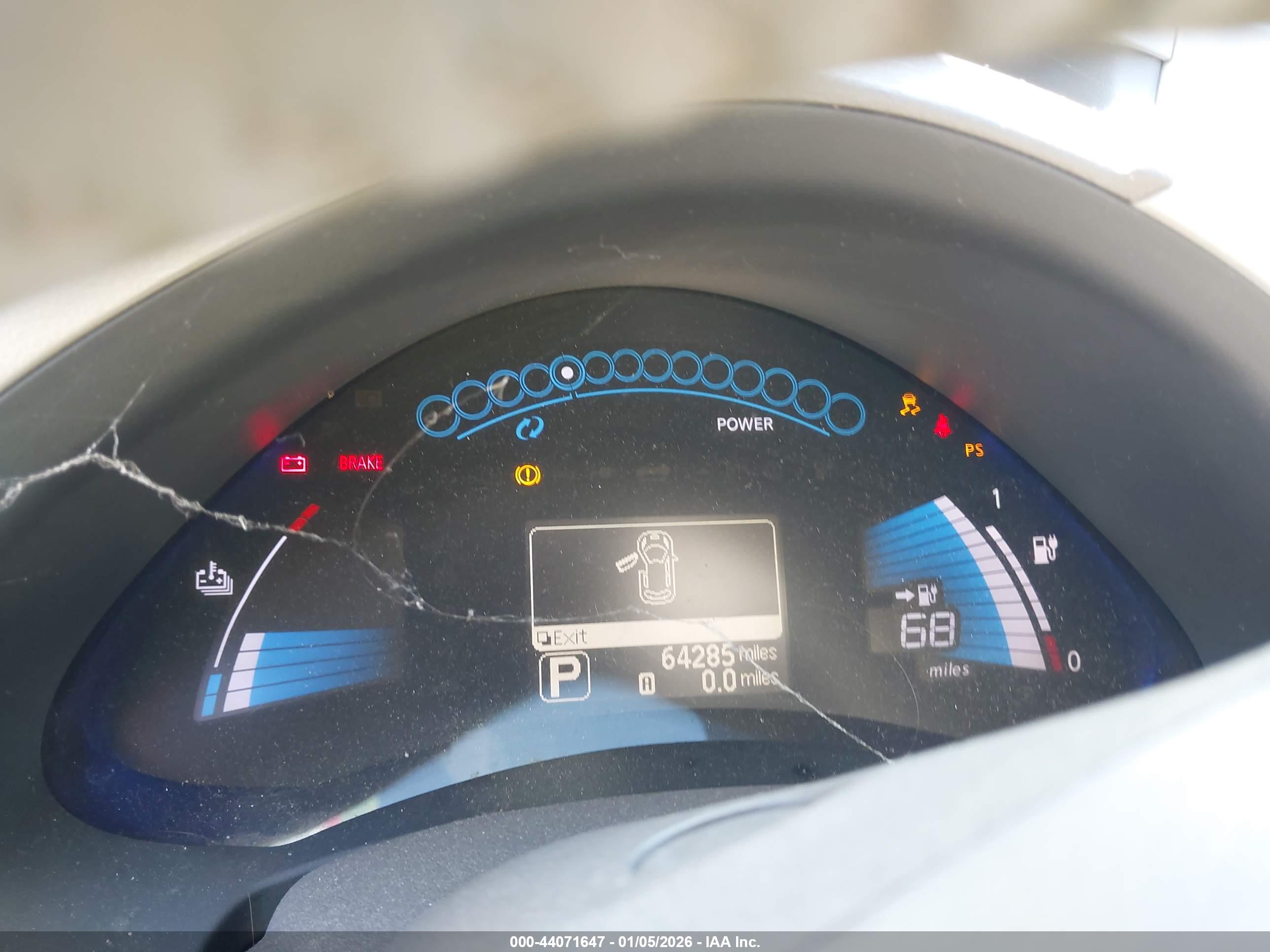 NISSAN LEAF image 7