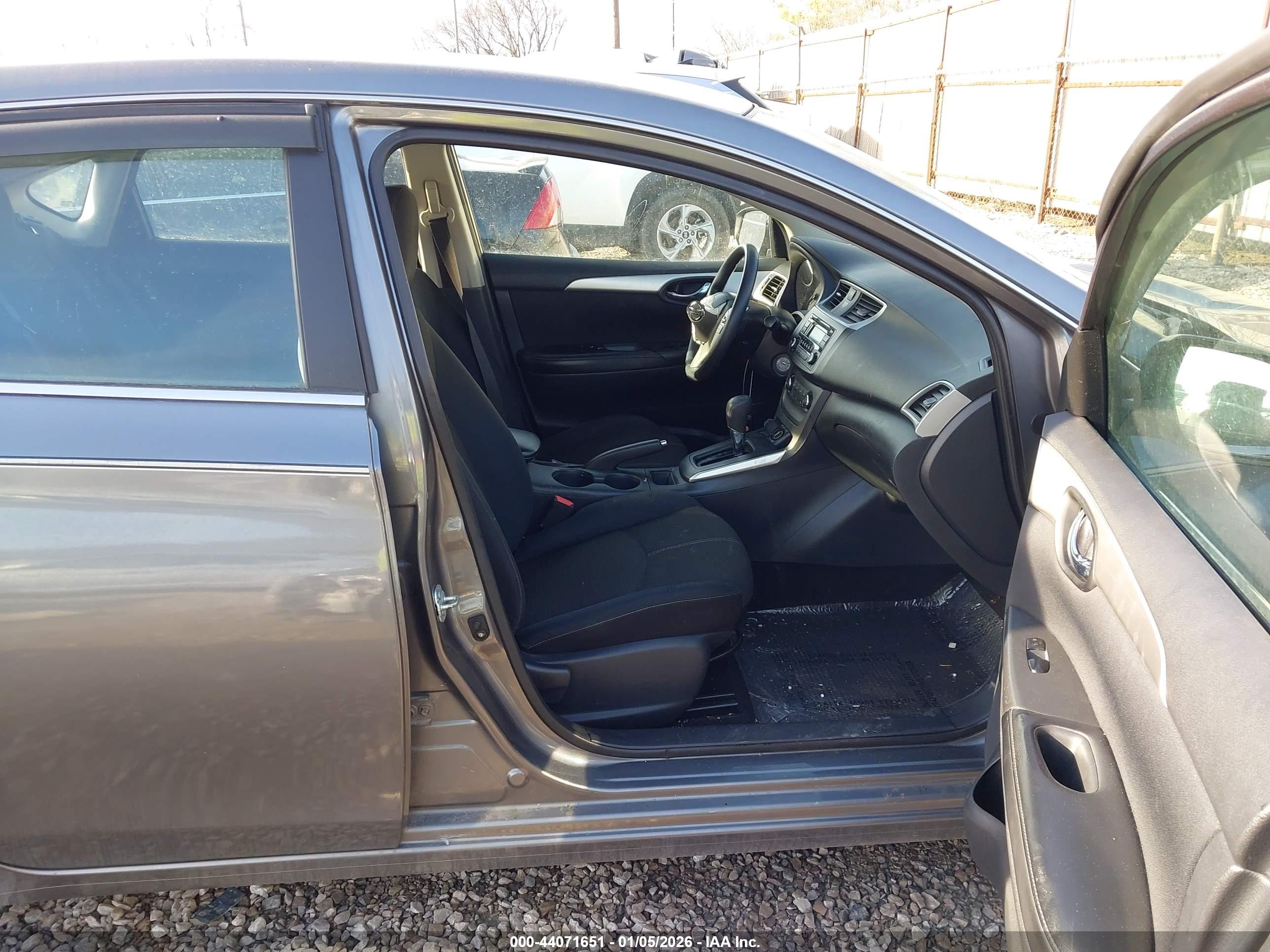 NISSAN SENTRA image 5