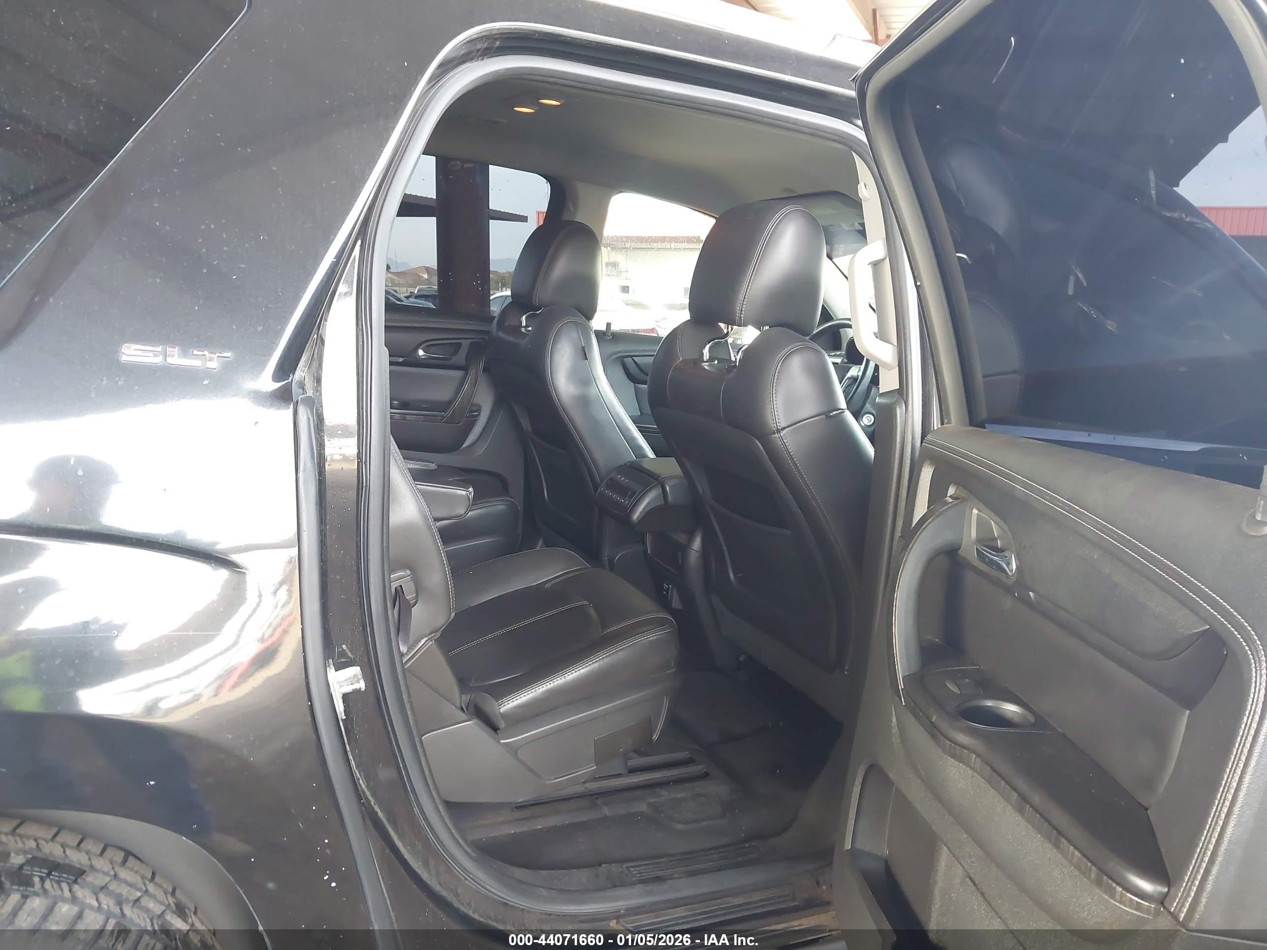 GMC ACADIA image 8