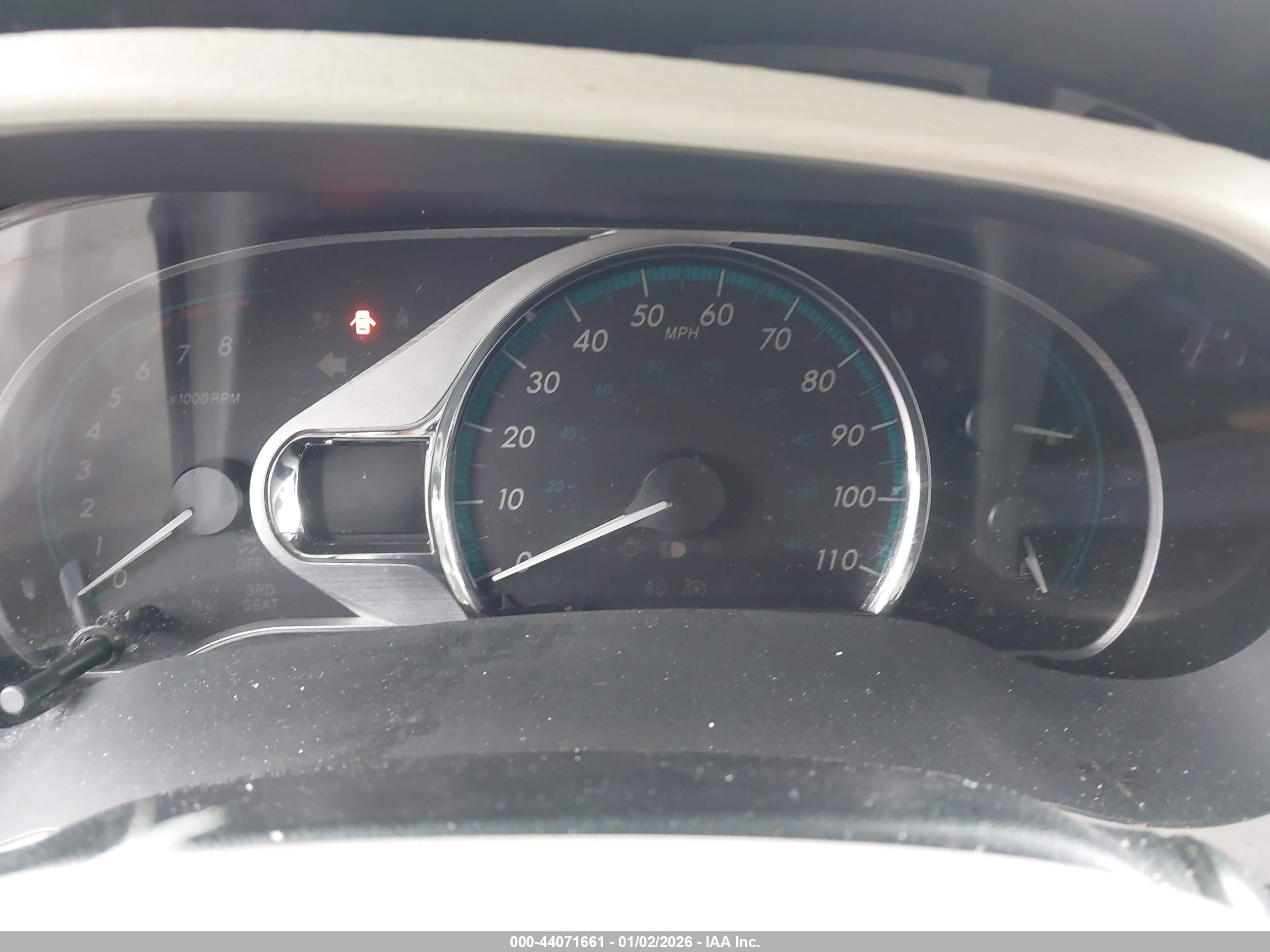 TOYOTA SIENNA image 7