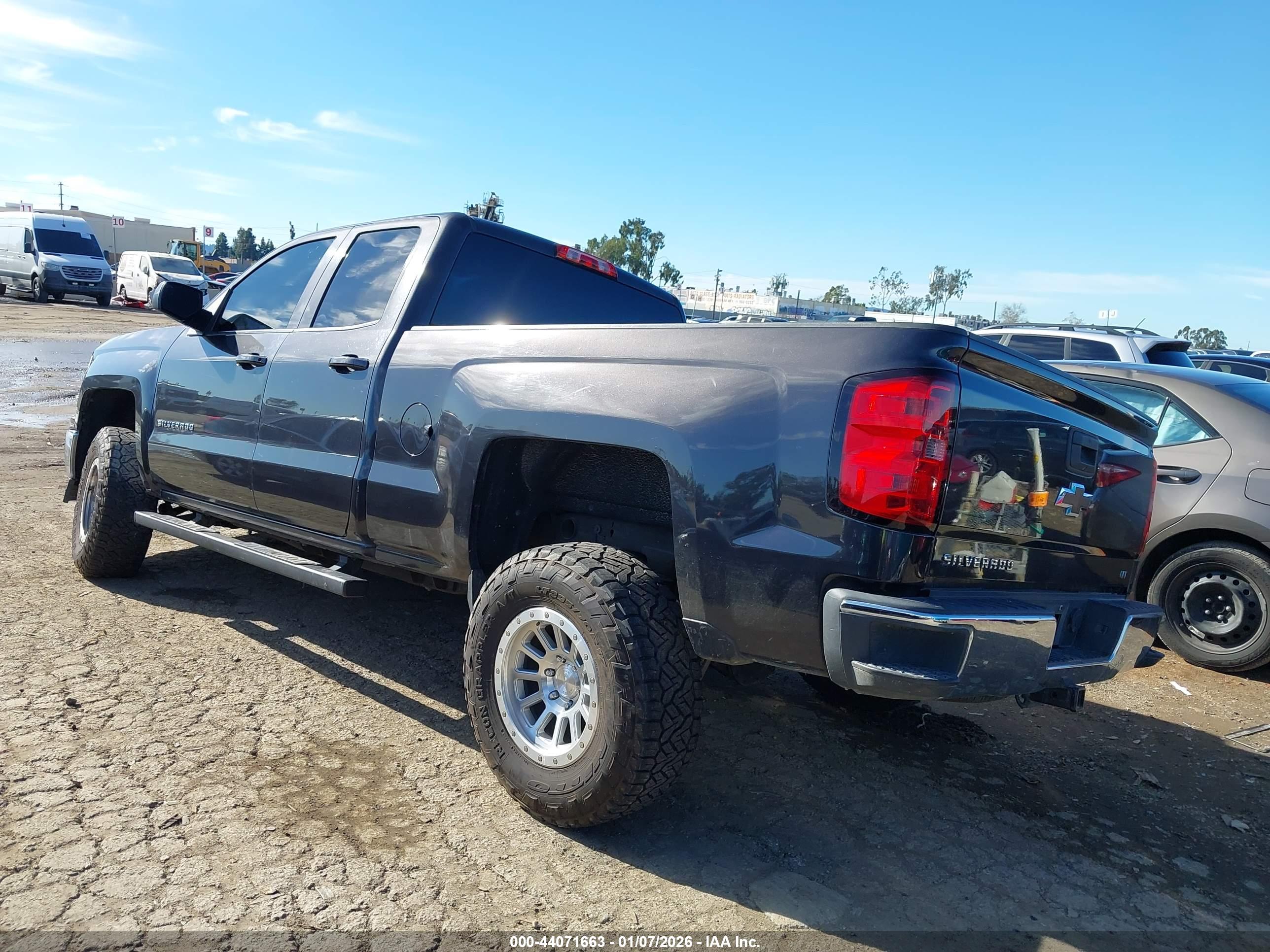 CHEVROLET SILVERADO image 3