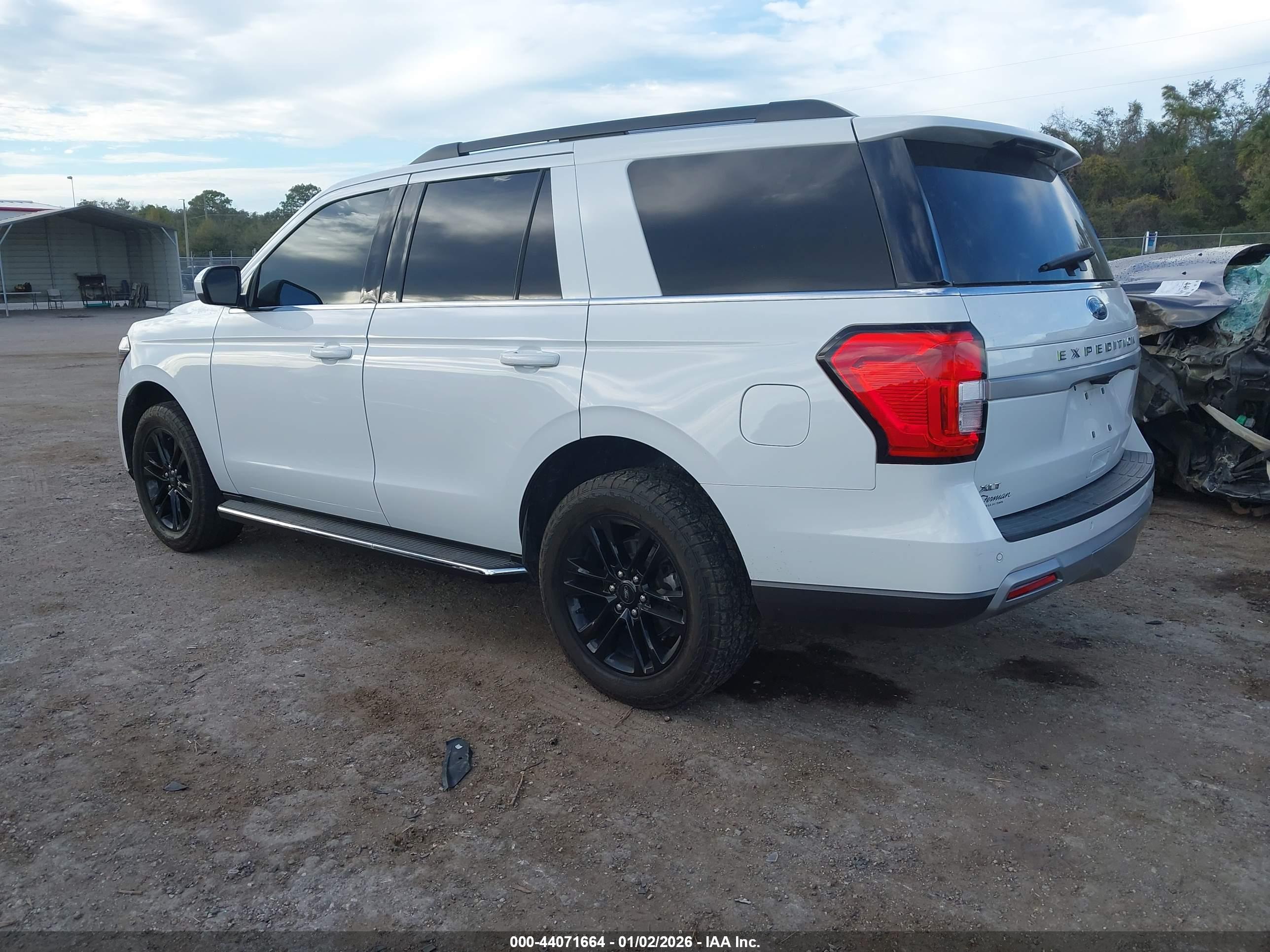 FORD EXPEDITION image 3