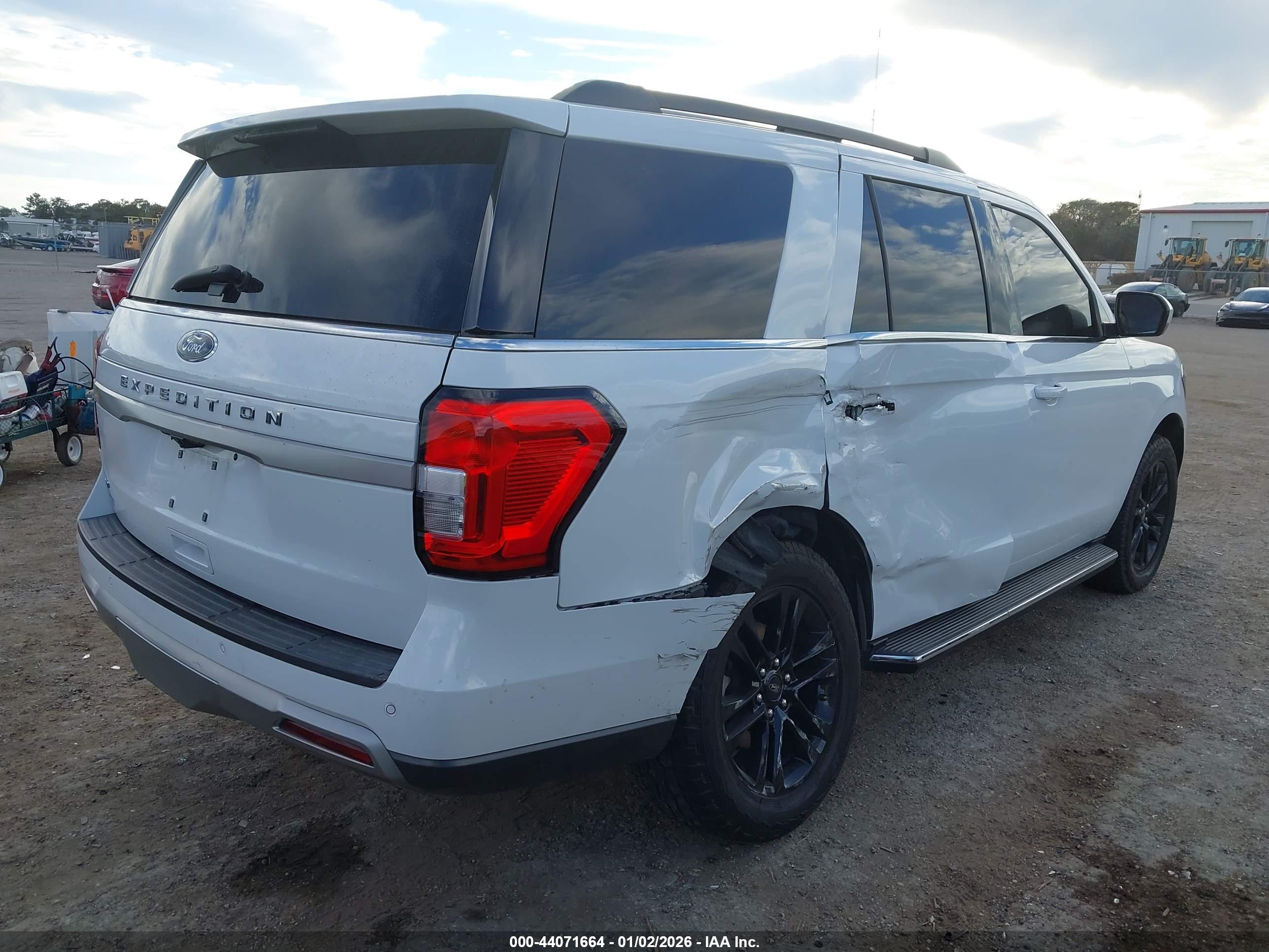 FORD EXPEDITION image 4