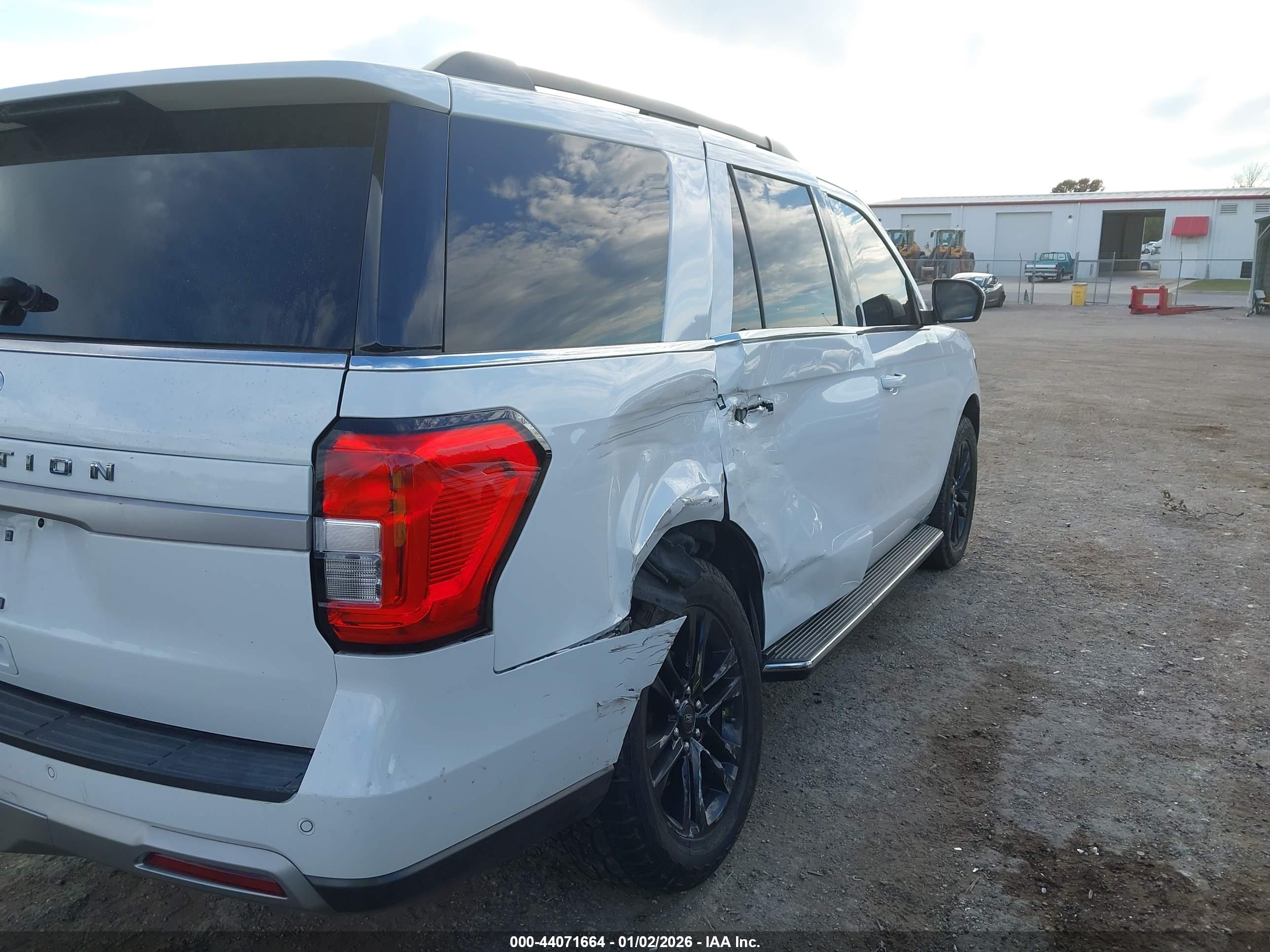 FORD EXPEDITION image 6