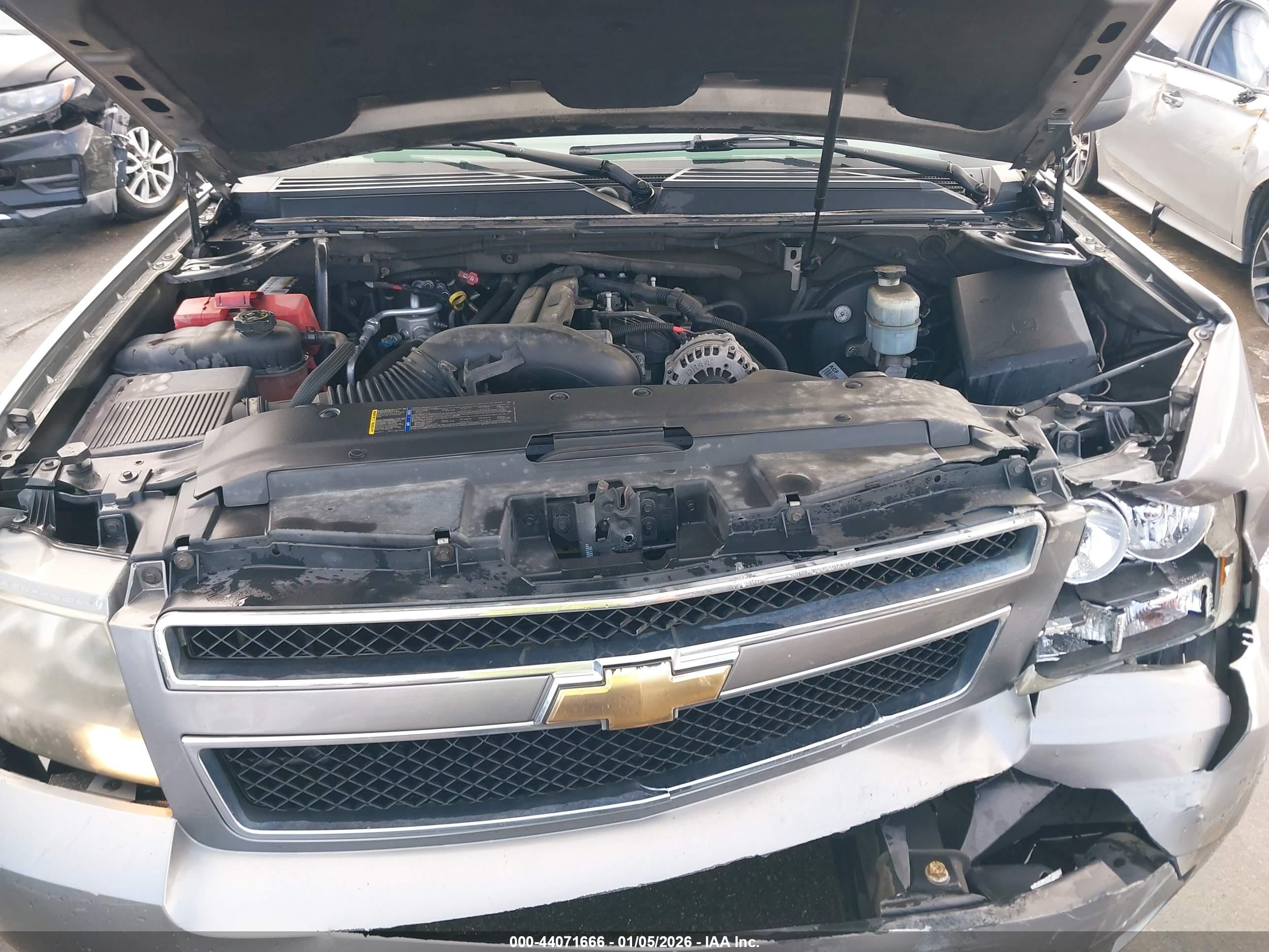 CHEVROLET SUBURBAN image 10