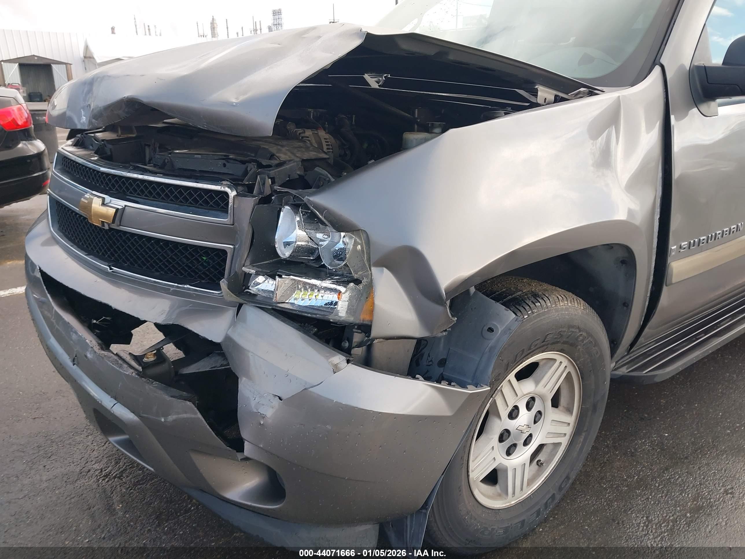 CHEVROLET SUBURBAN image 6