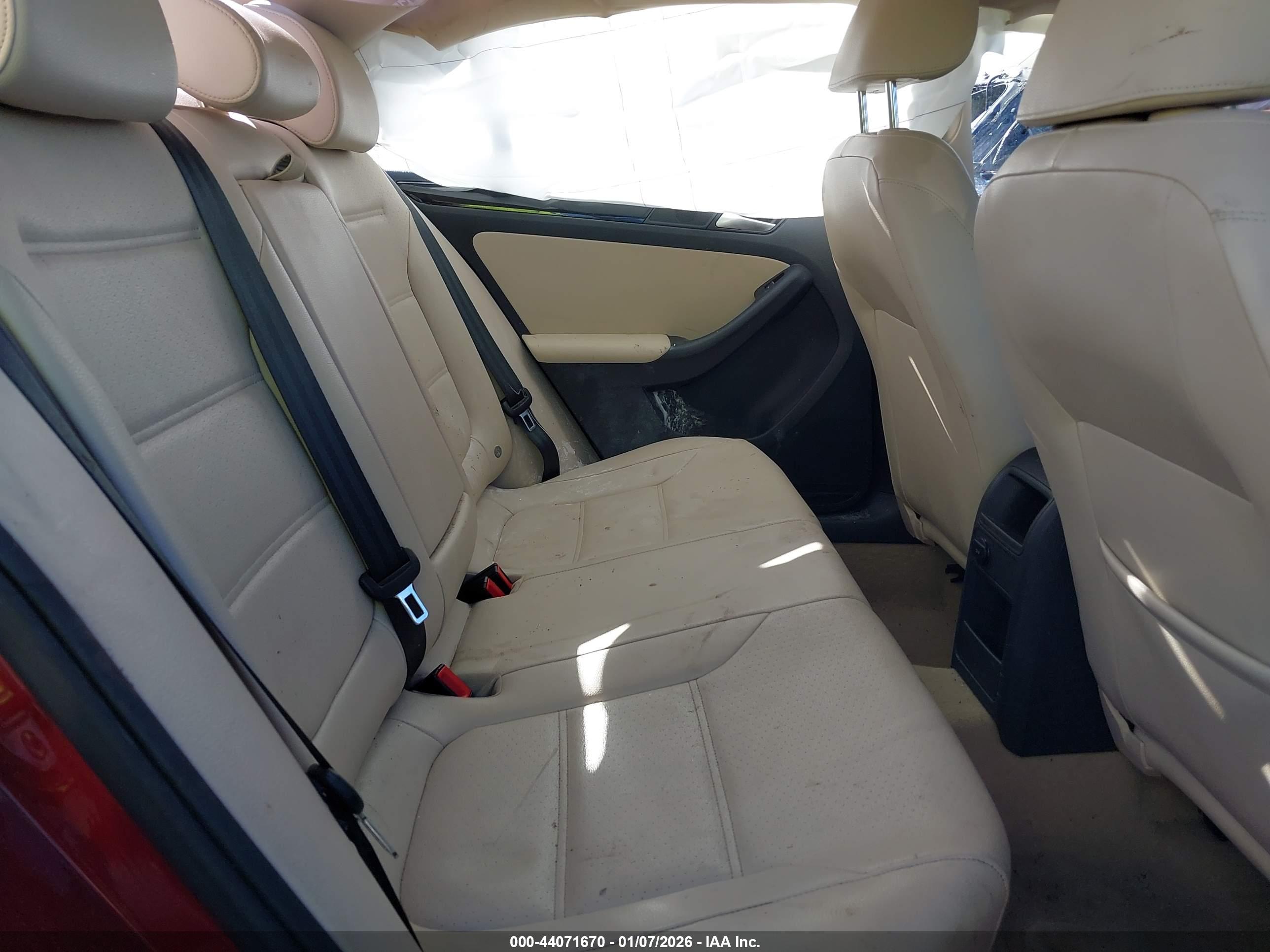 VOLKSWAGEN JETTA image 8