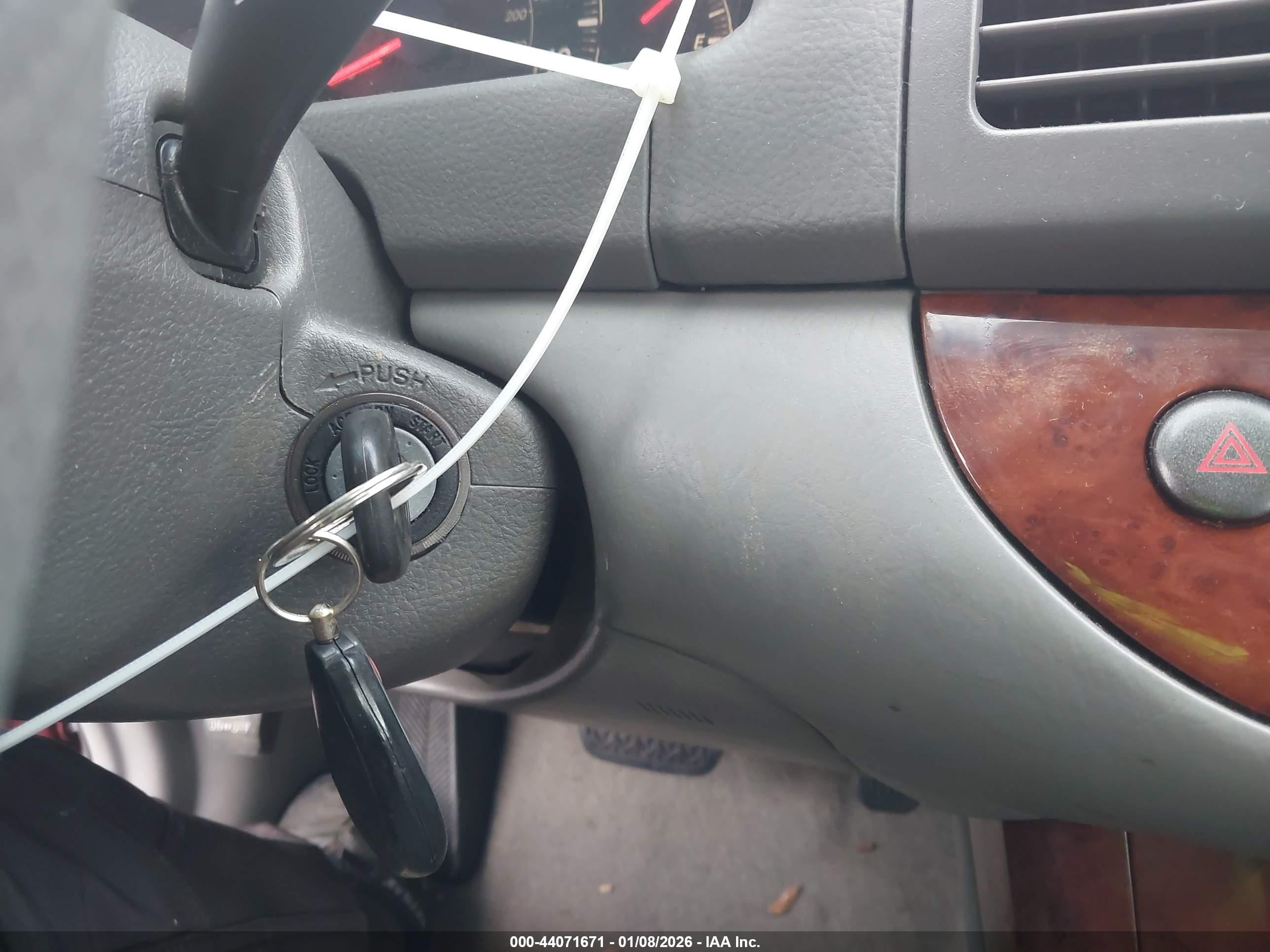 TOYOTA CAMRY image 11
