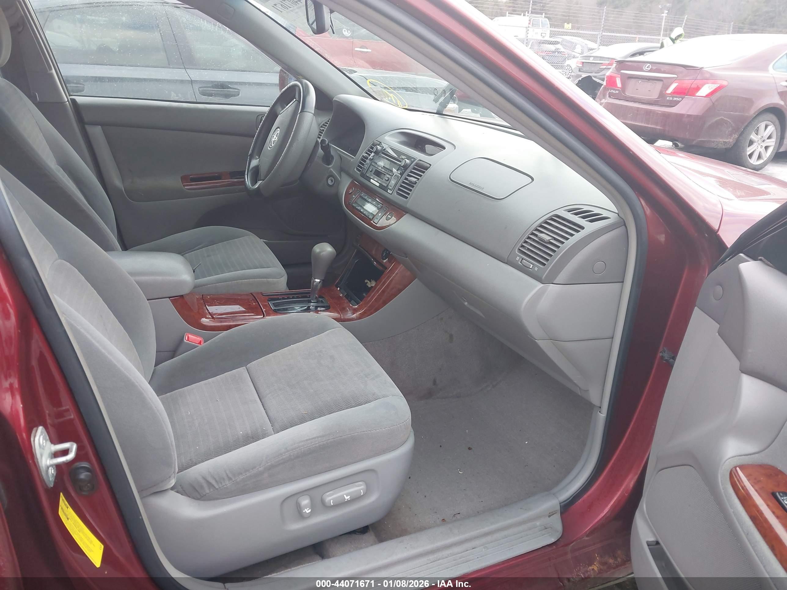 TOYOTA CAMRY image 5