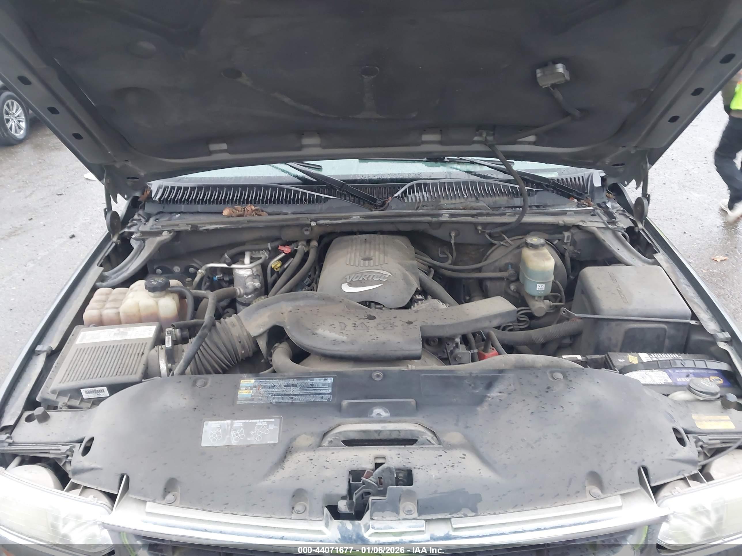 CHEVROLET SUBURBAN image 10