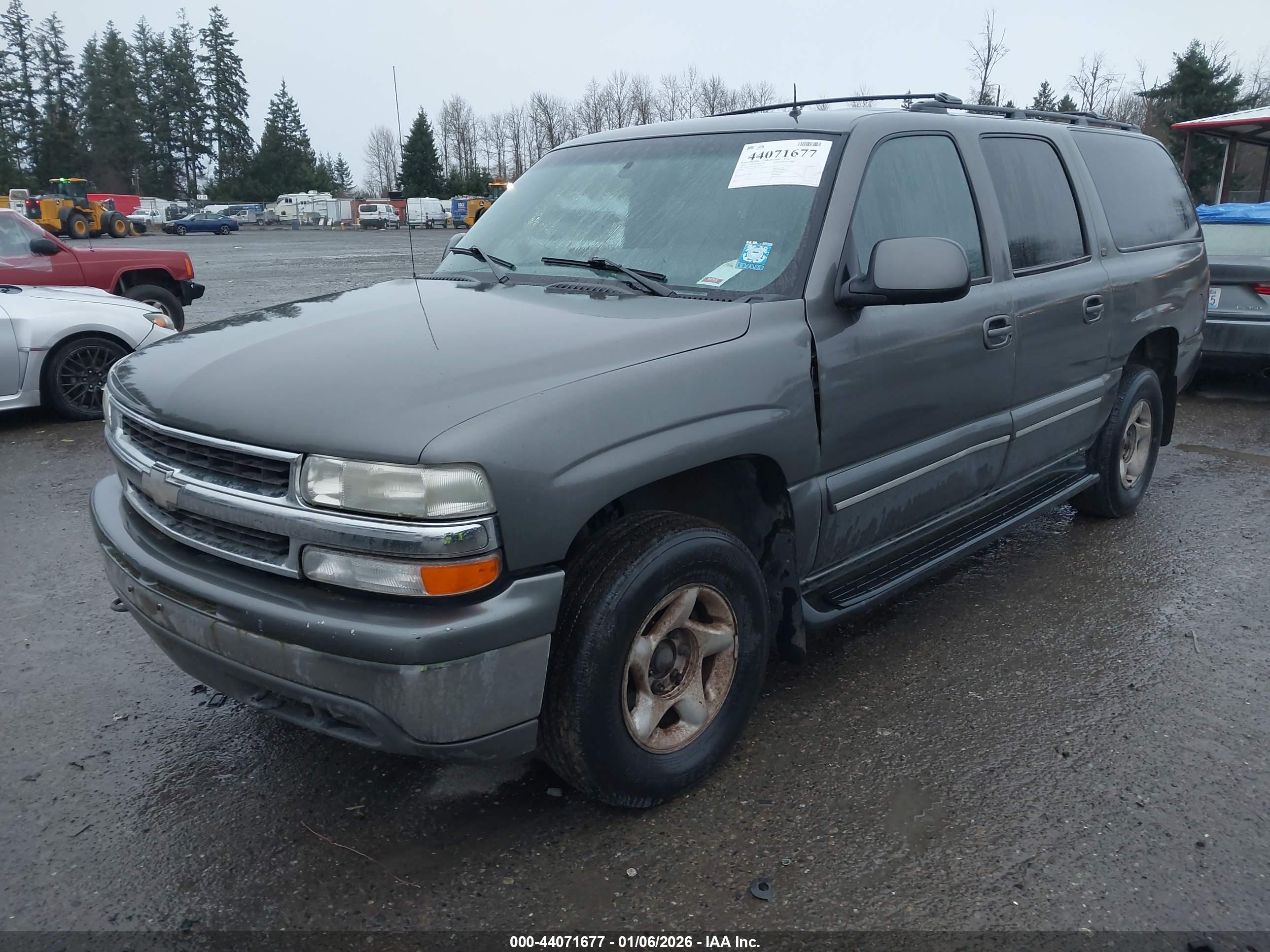CHEVROLET SUBURBAN image 2