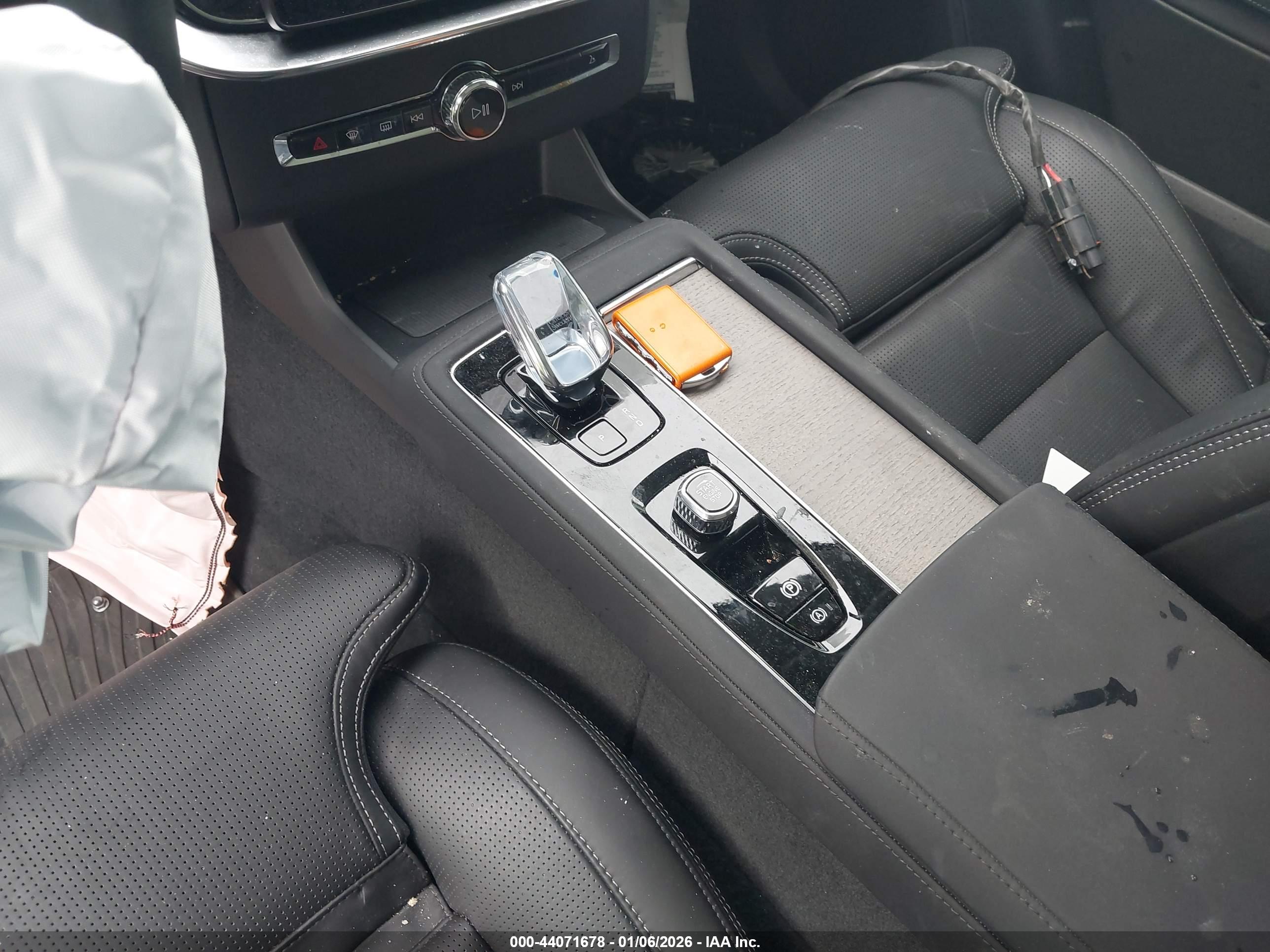 VOLVO XC90 image 11