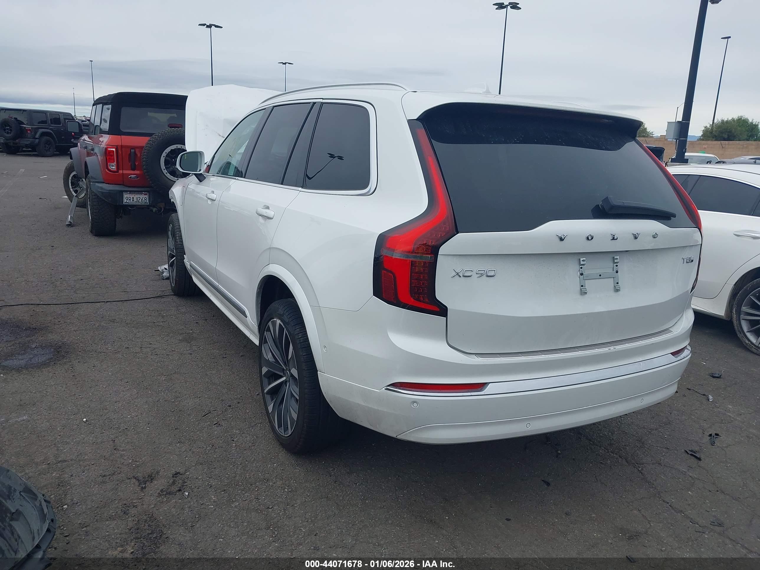 VOLVO XC90 image 3