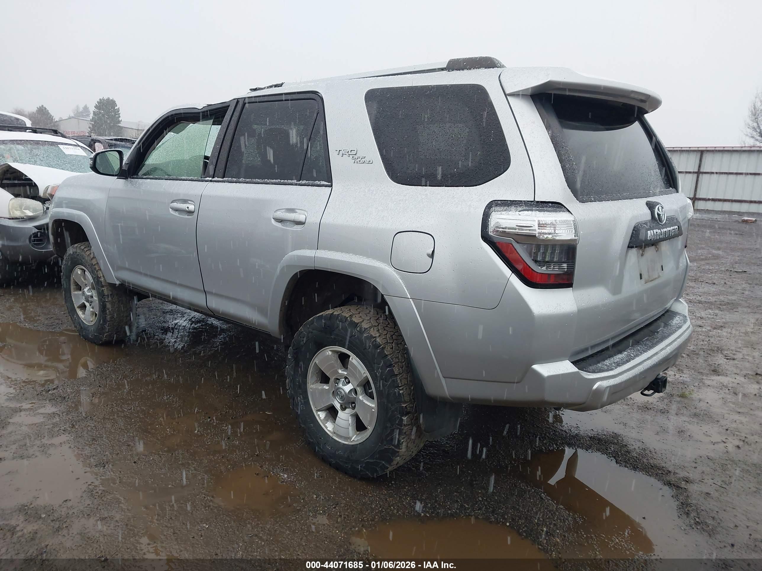 TOYOTA 4RUNNER image 3