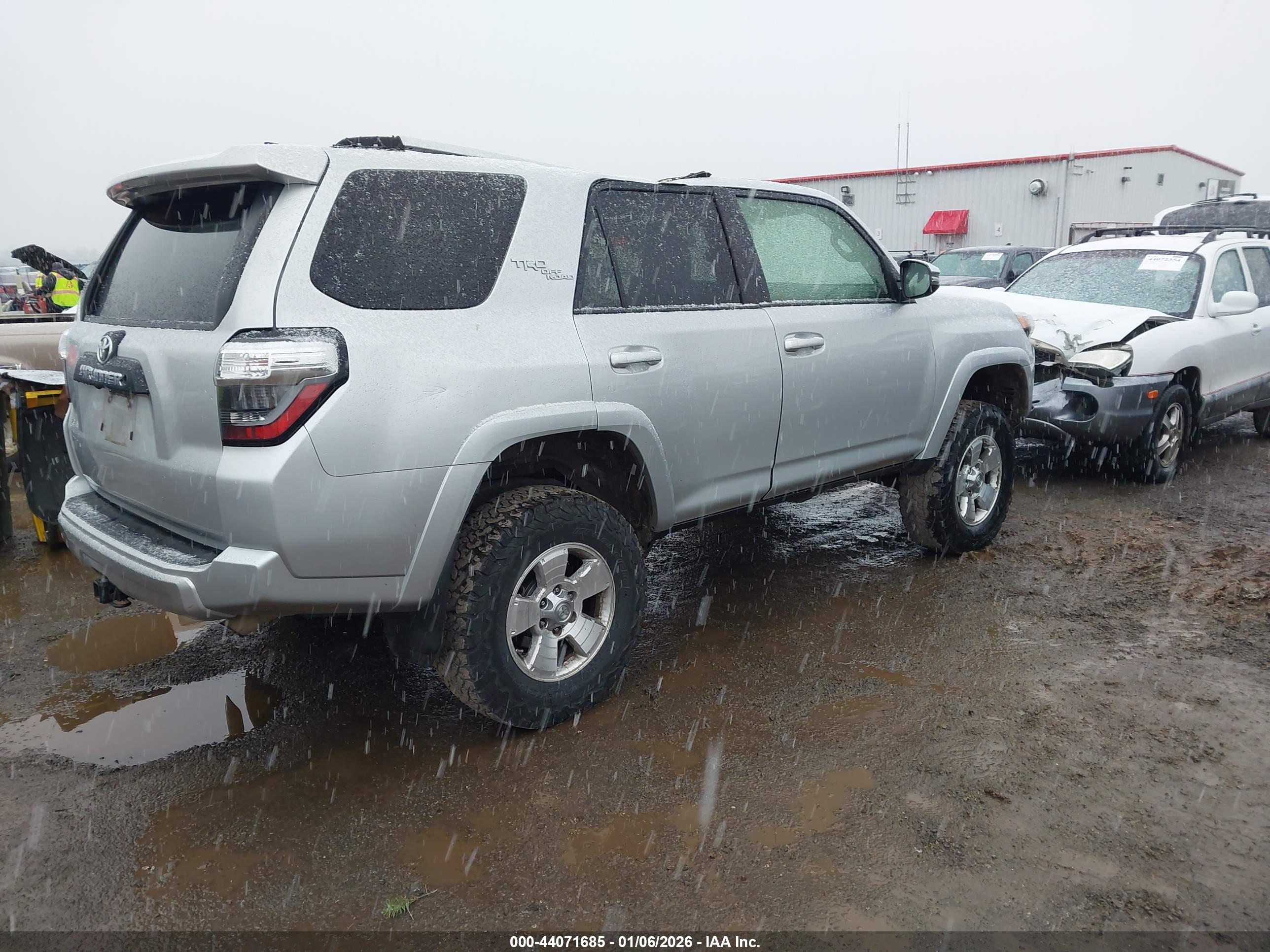 TOYOTA 4RUNNER image 4