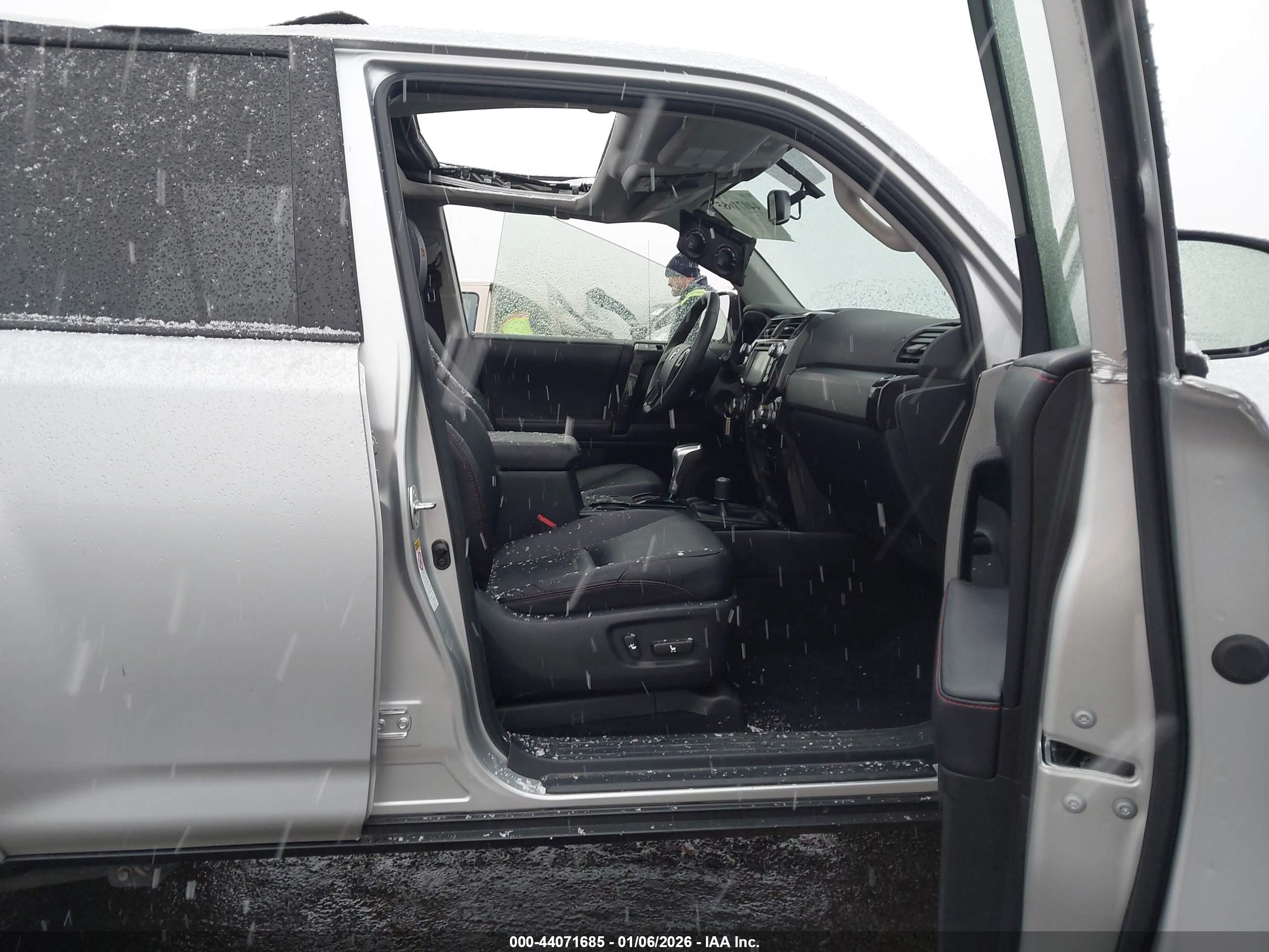 TOYOTA 4RUNNER image 5