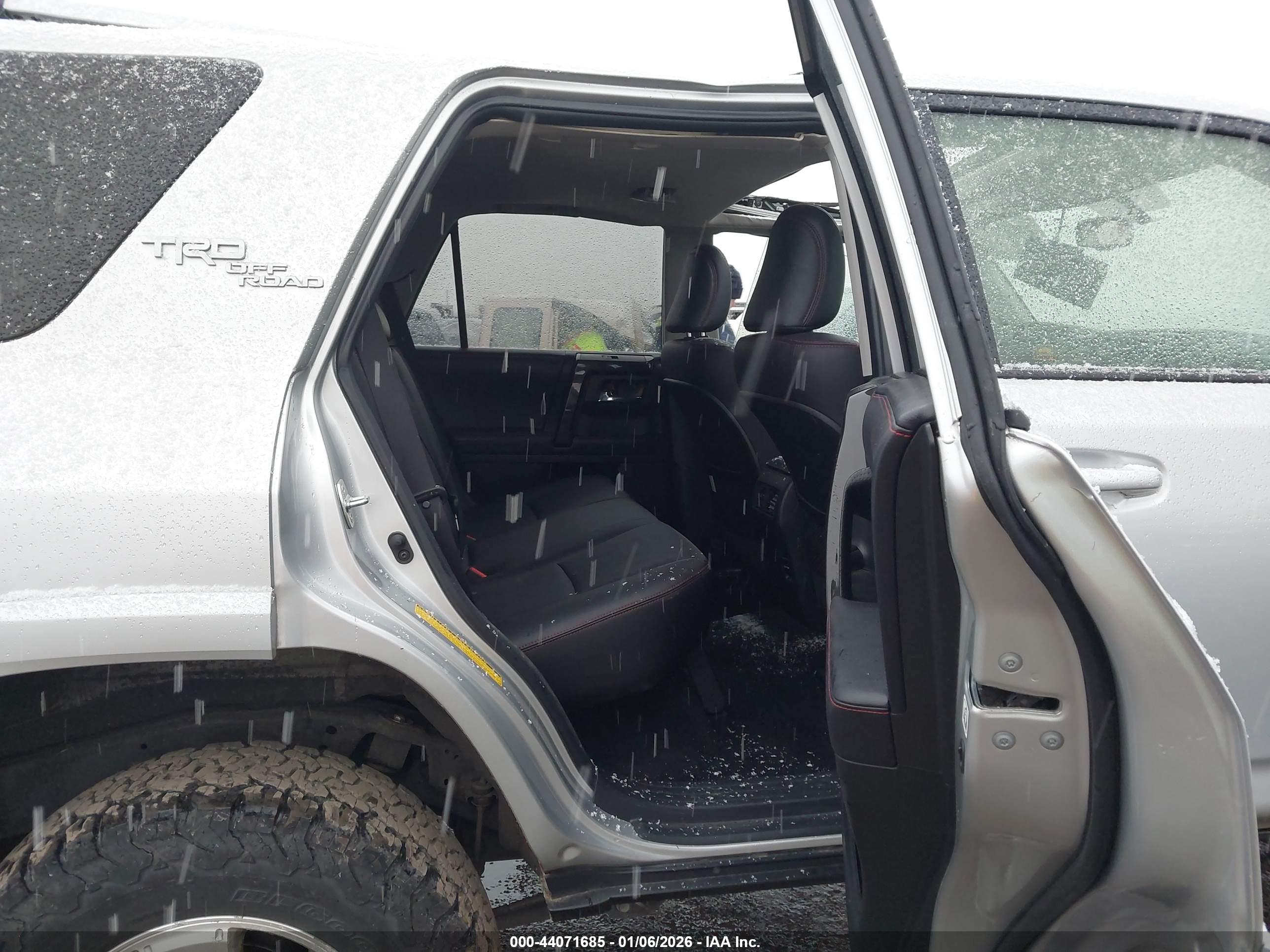 TOYOTA 4RUNNER image 8