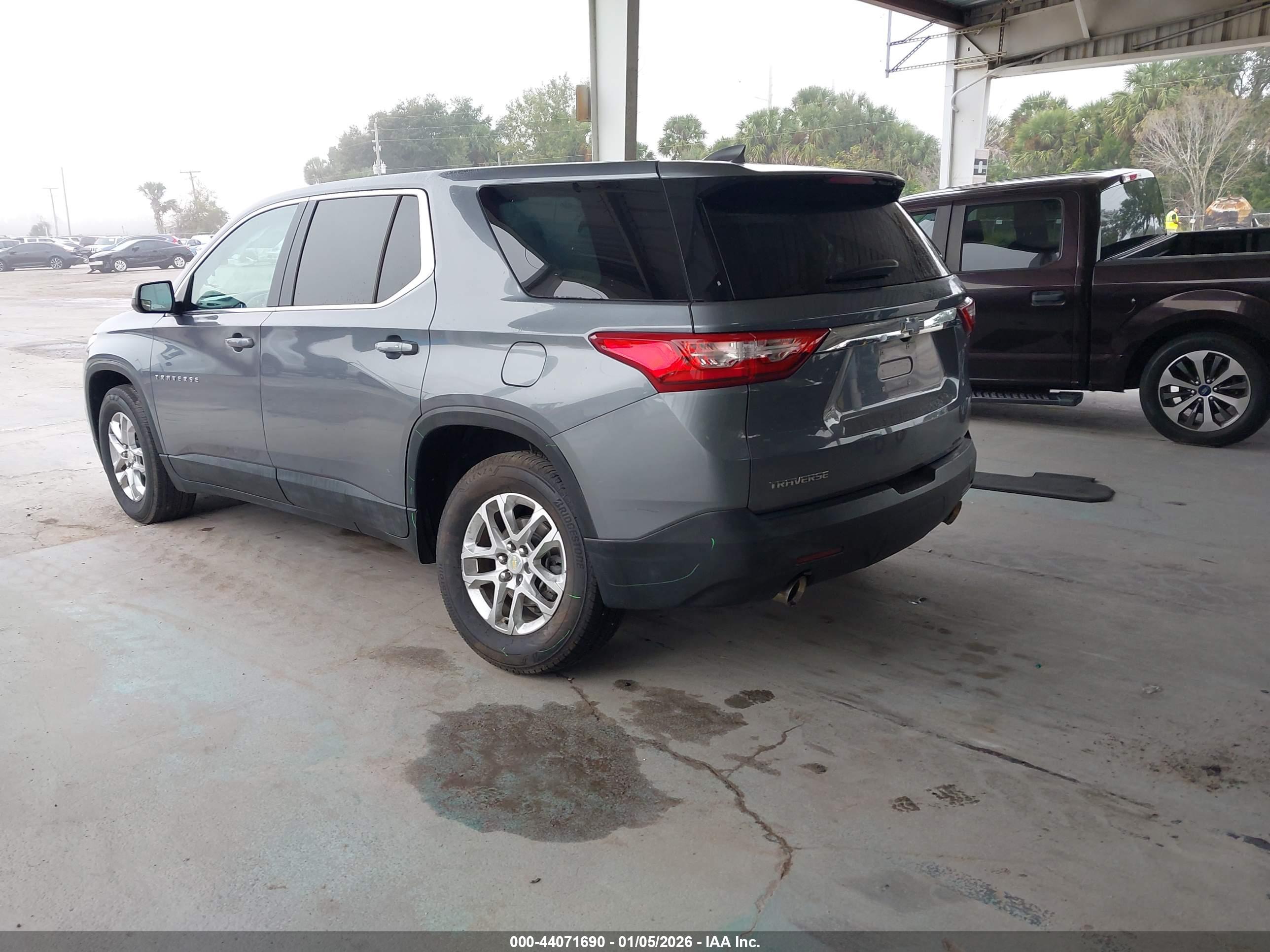 CHEVROLET TRAVERSE image 3