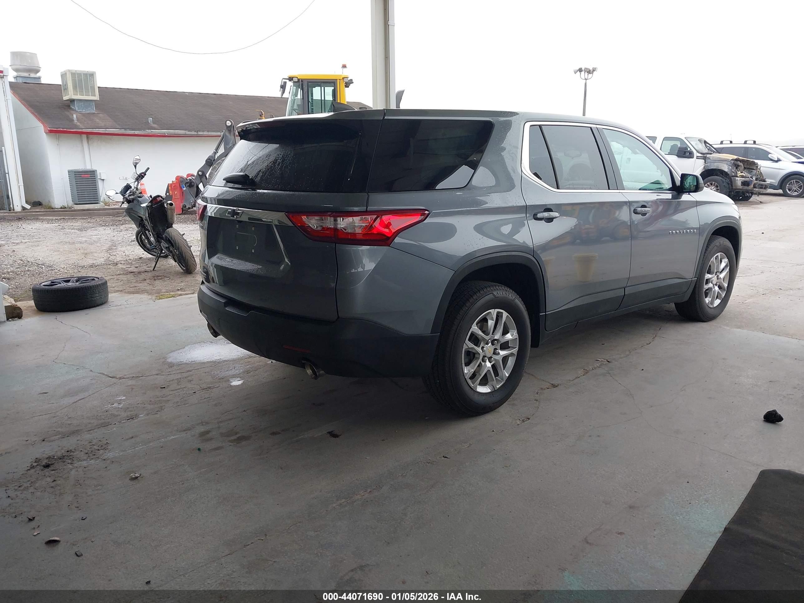 CHEVROLET TRAVERSE image 4