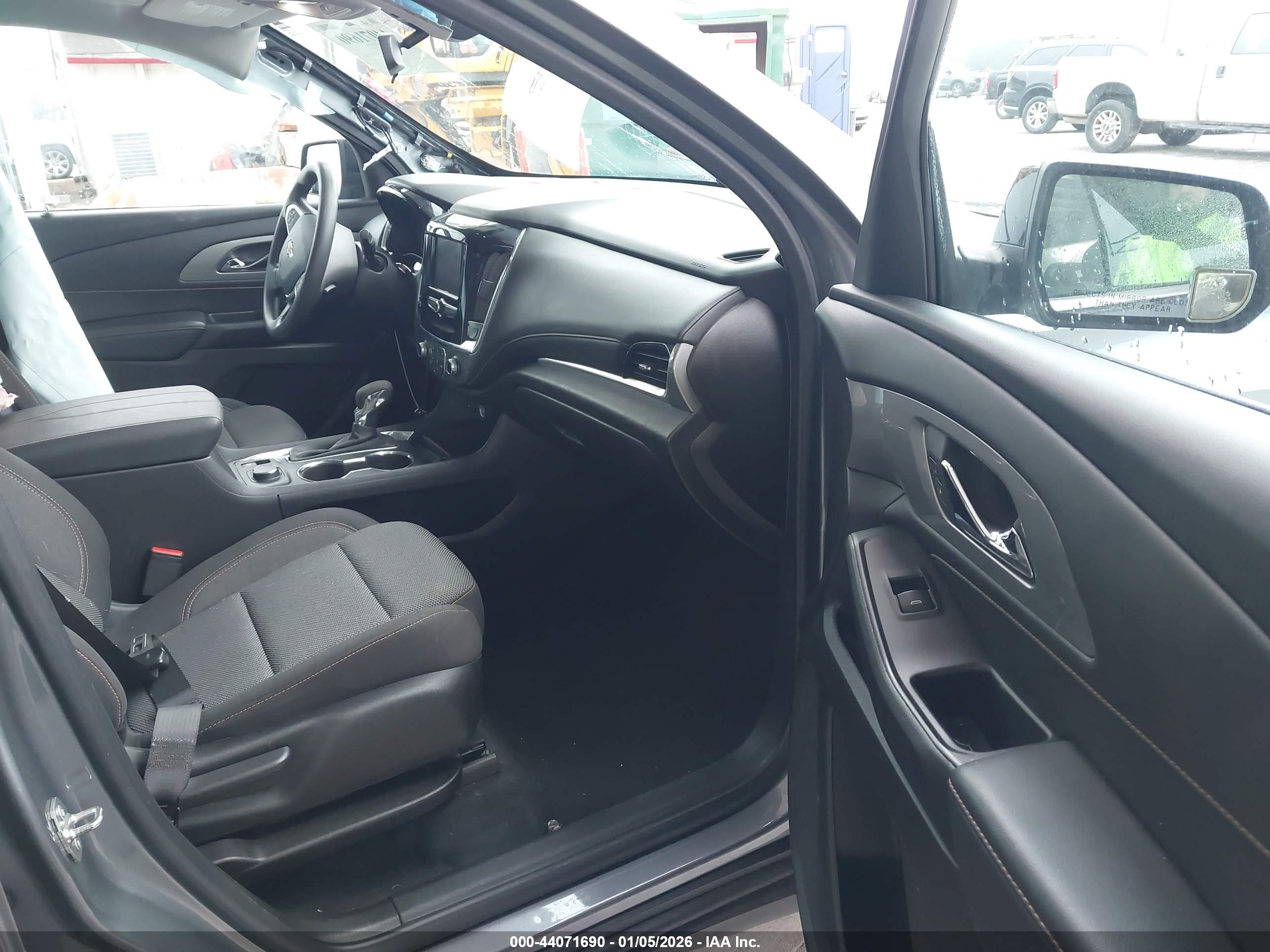 CHEVROLET TRAVERSE image 5