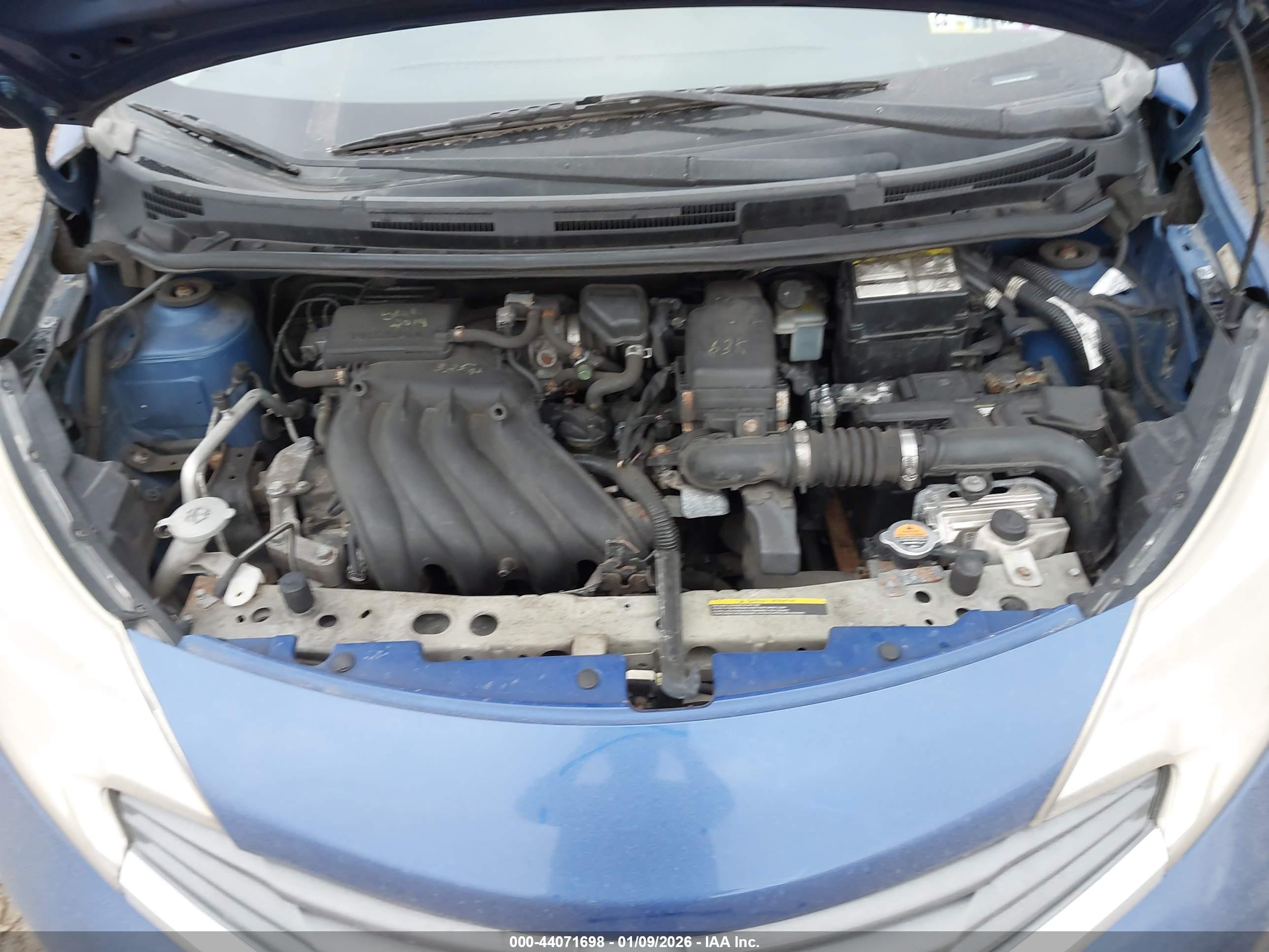 NISSAN VERSA image 10
