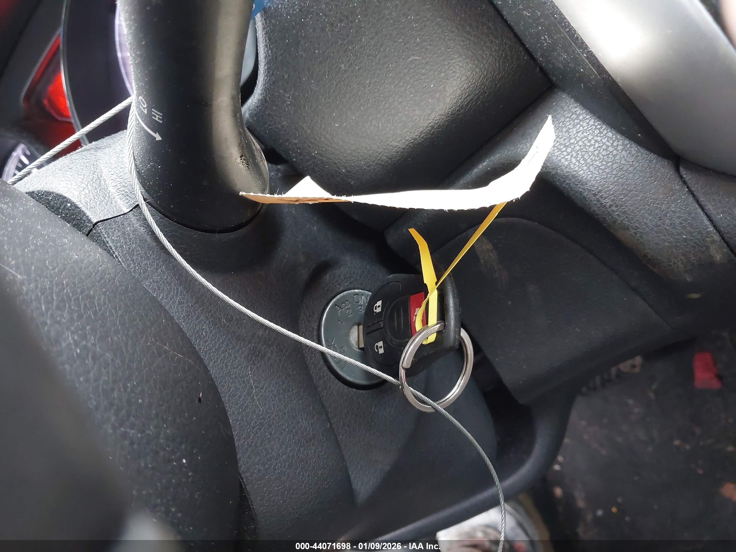 NISSAN VERSA image 11