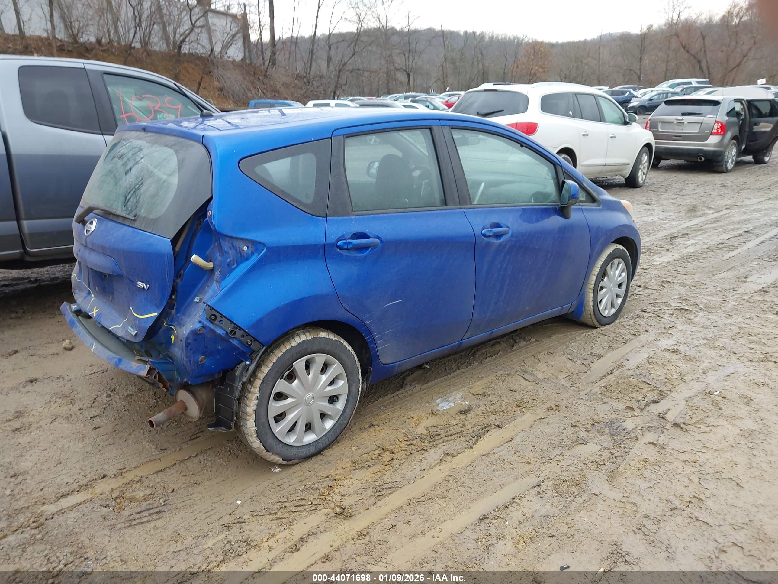 NISSAN VERSA image 4