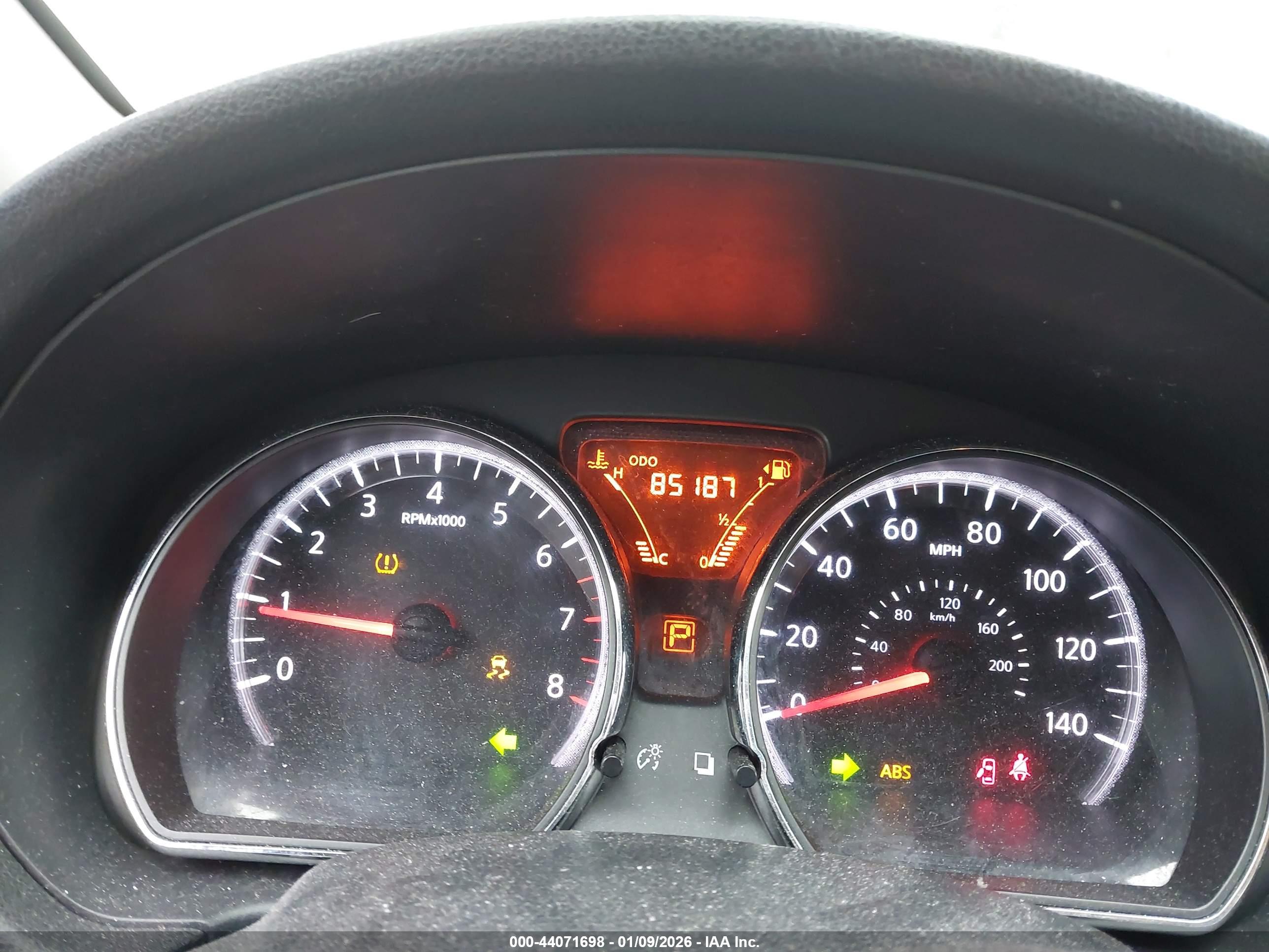 NISSAN VERSA image 7