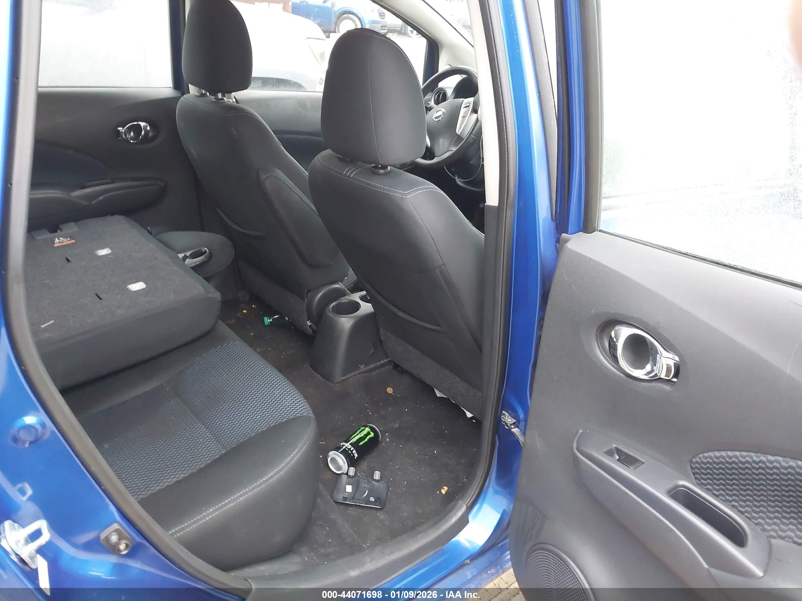 NISSAN VERSA image 8