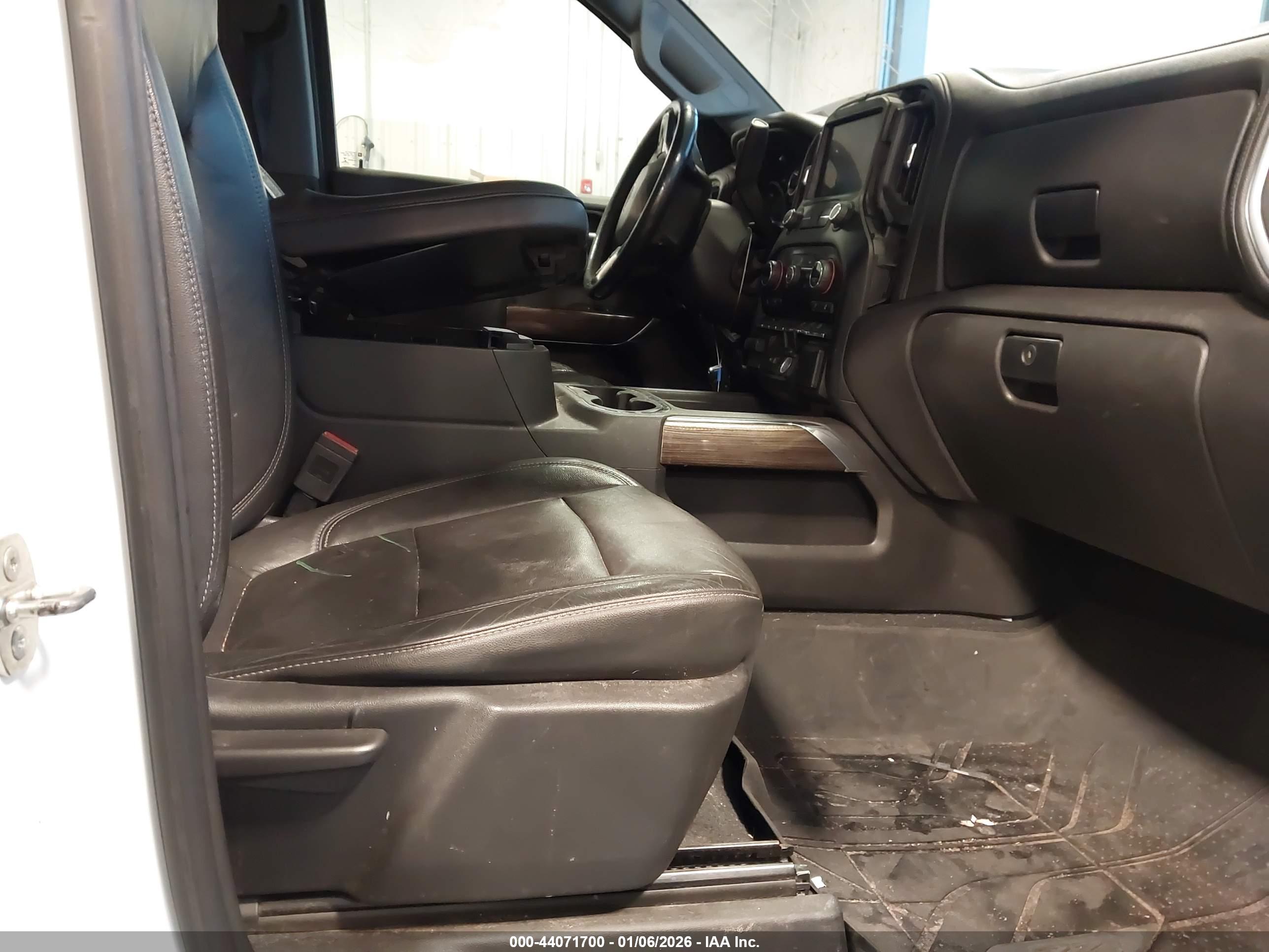 CHEVROLET SILVERADO image 5