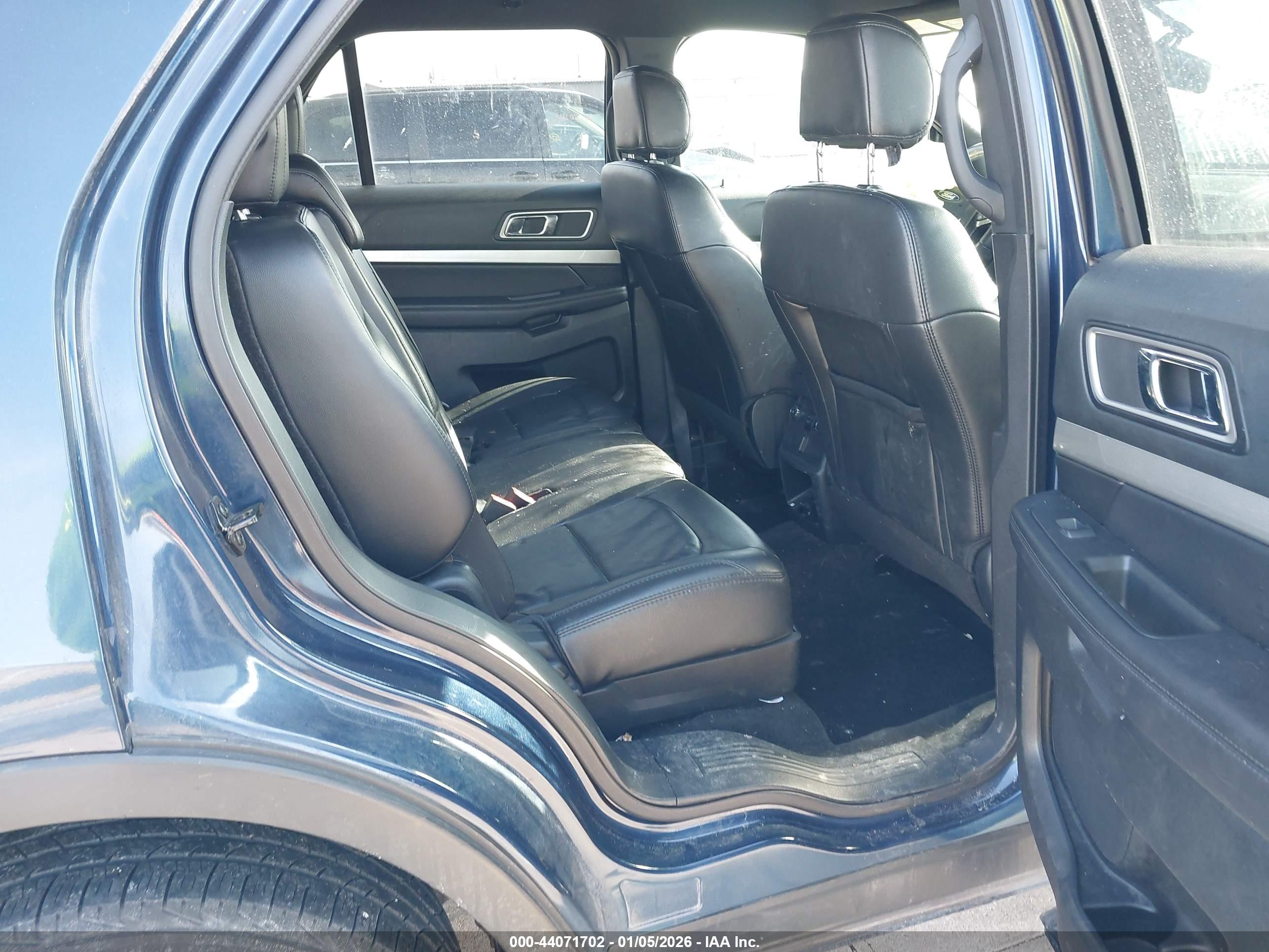 FORD EXPLORER image 8