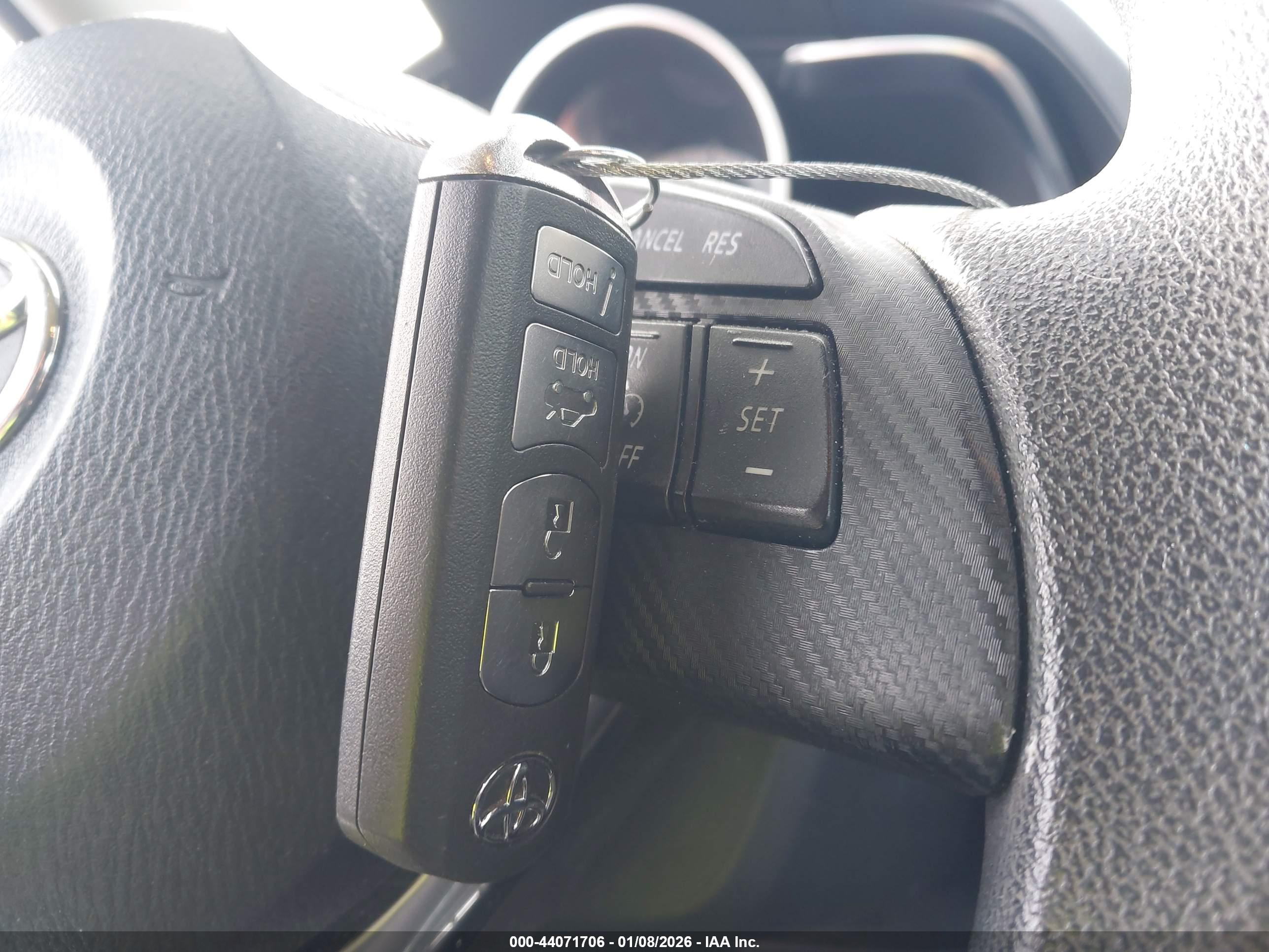 TOYOTA YARIS image 11