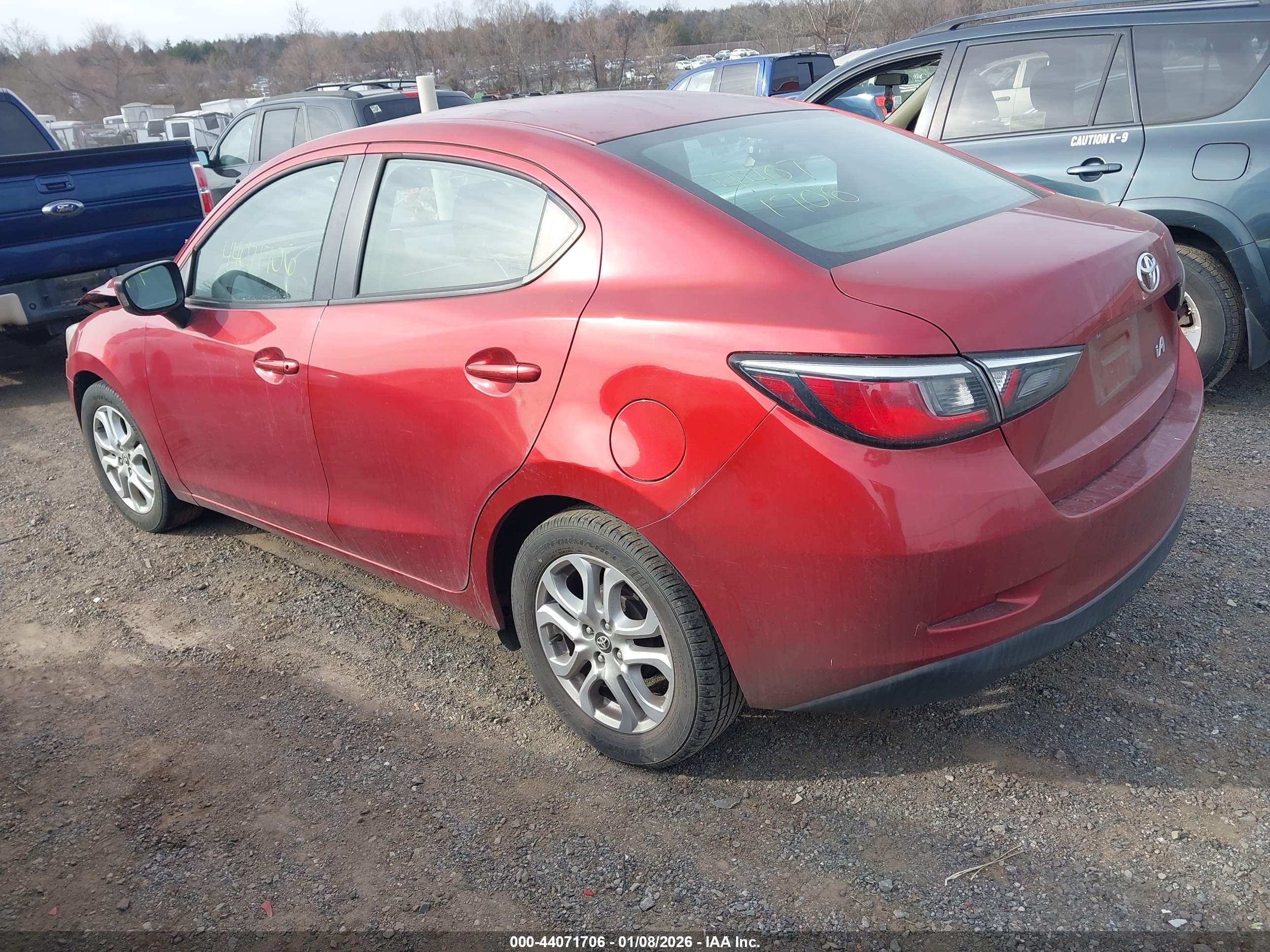 TOYOTA YARIS image 3