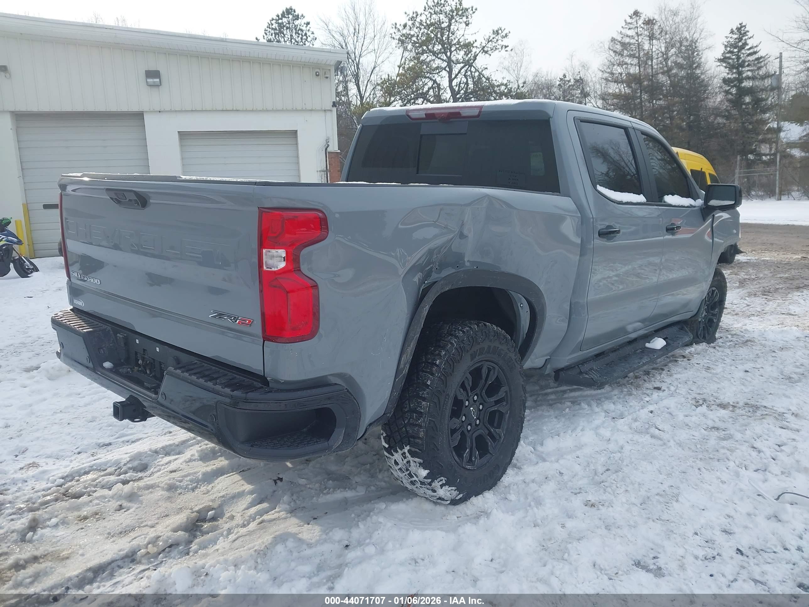 CHEVROLET SILVERADO image 4