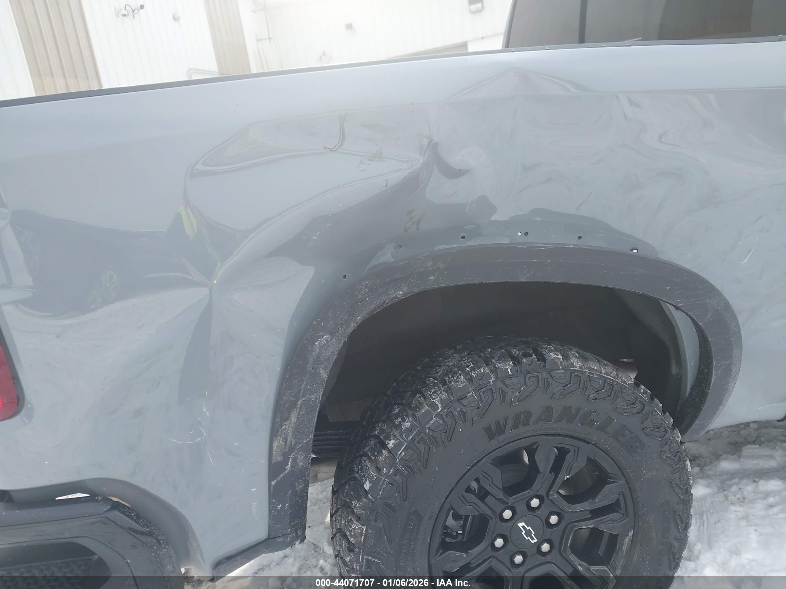 CHEVROLET SILVERADO image 6