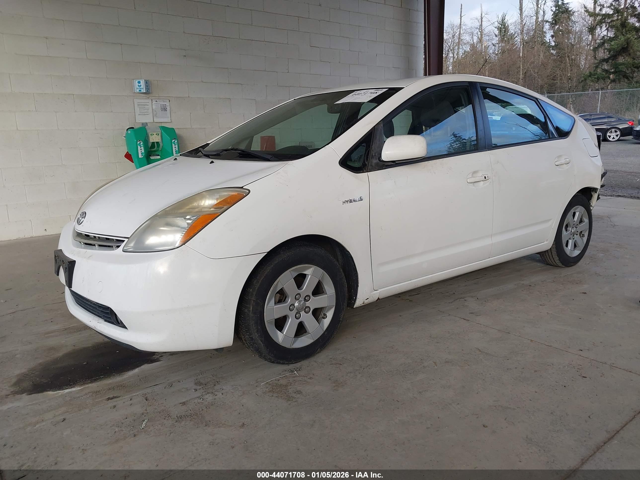 TOYOTA PRIUS image 2