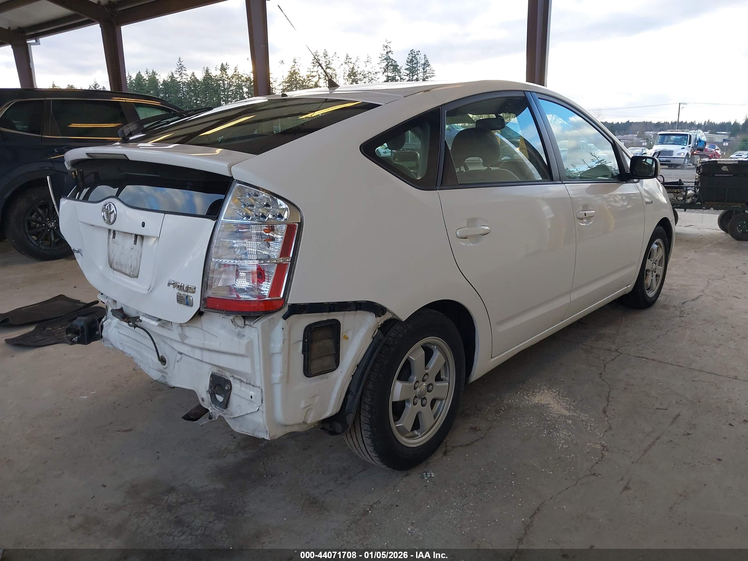 TOYOTA PRIUS image 4