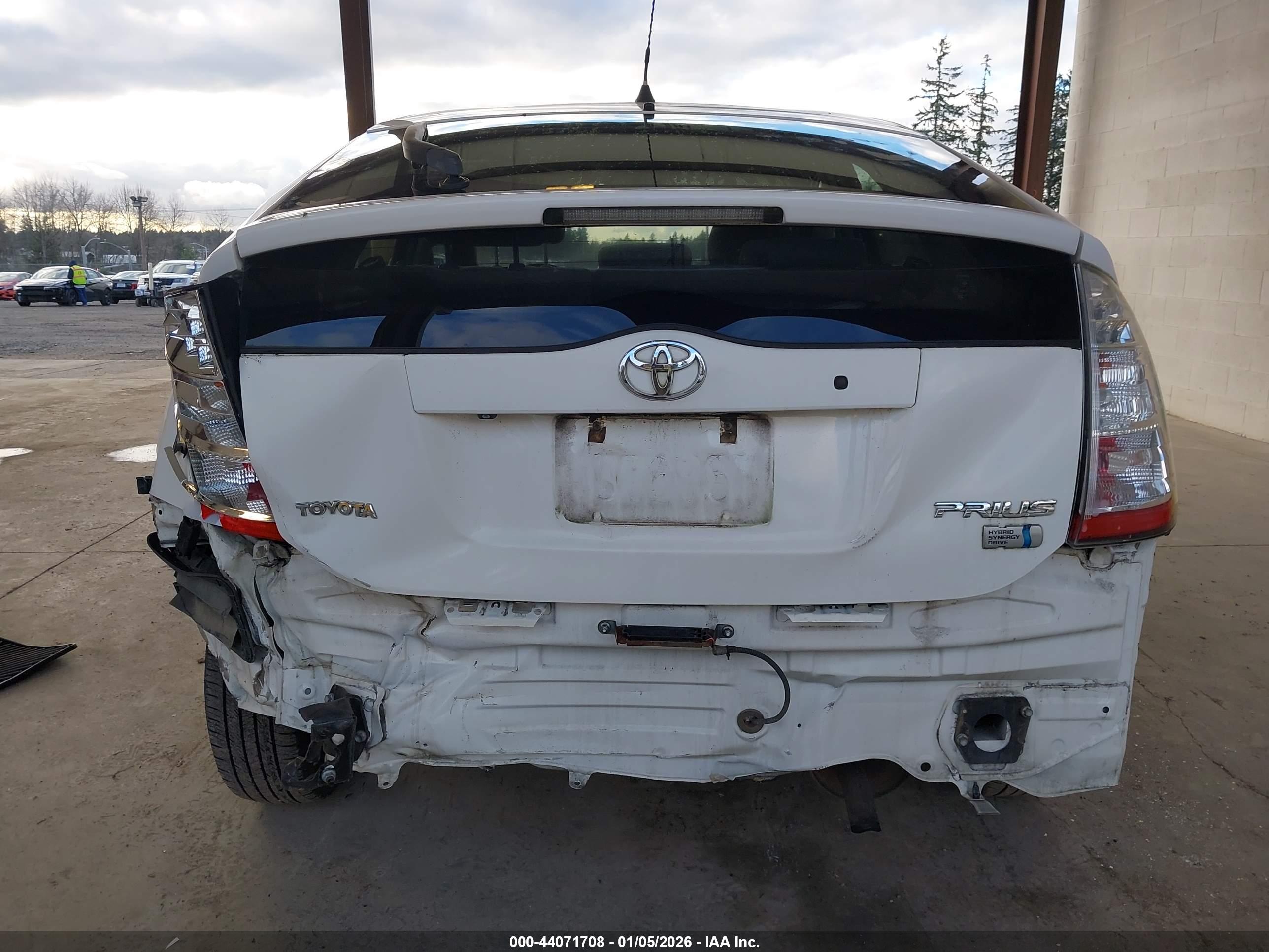 TOYOTA PRIUS image 6
