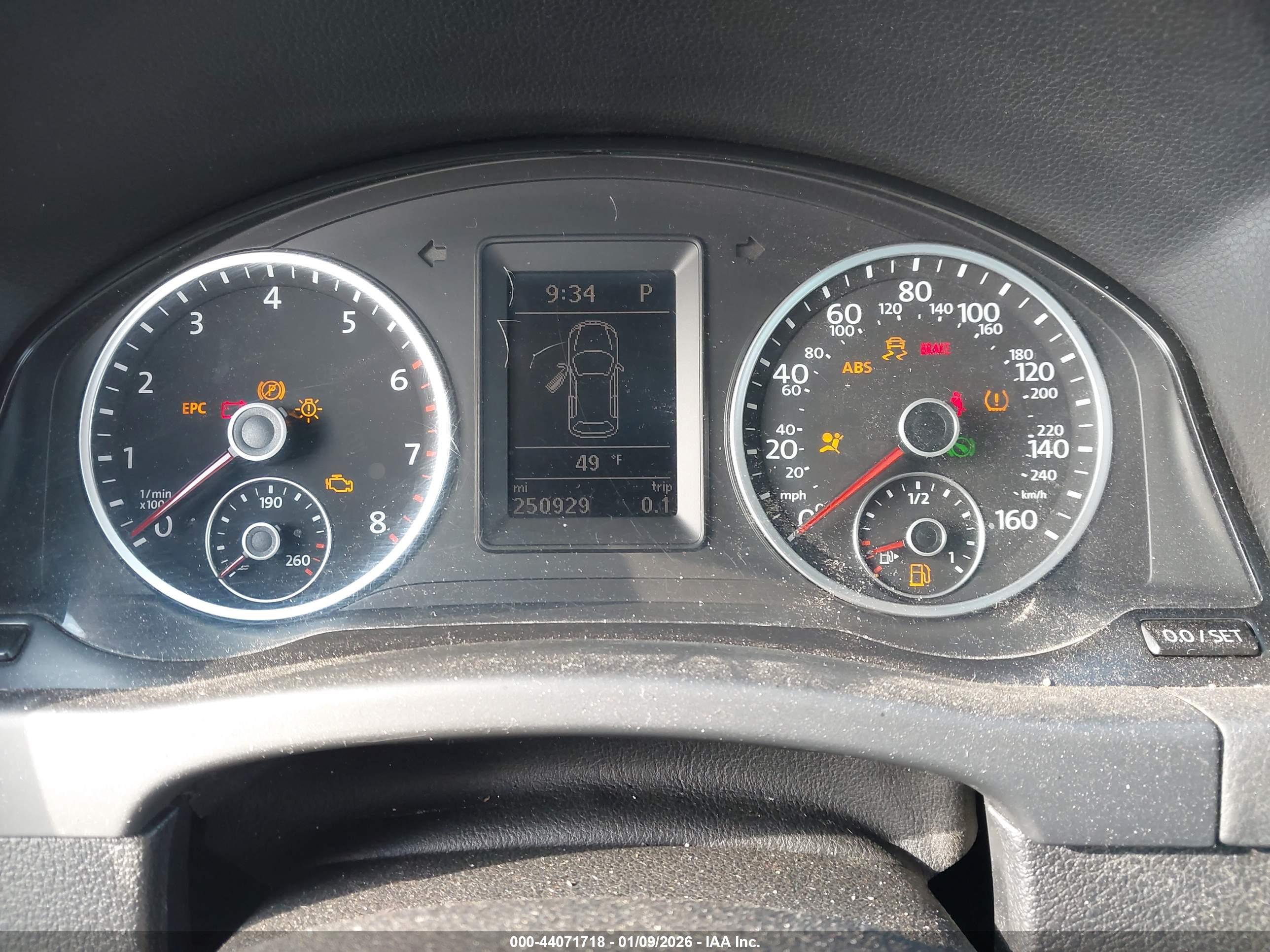 VOLKSWAGEN TIGUAN image 7