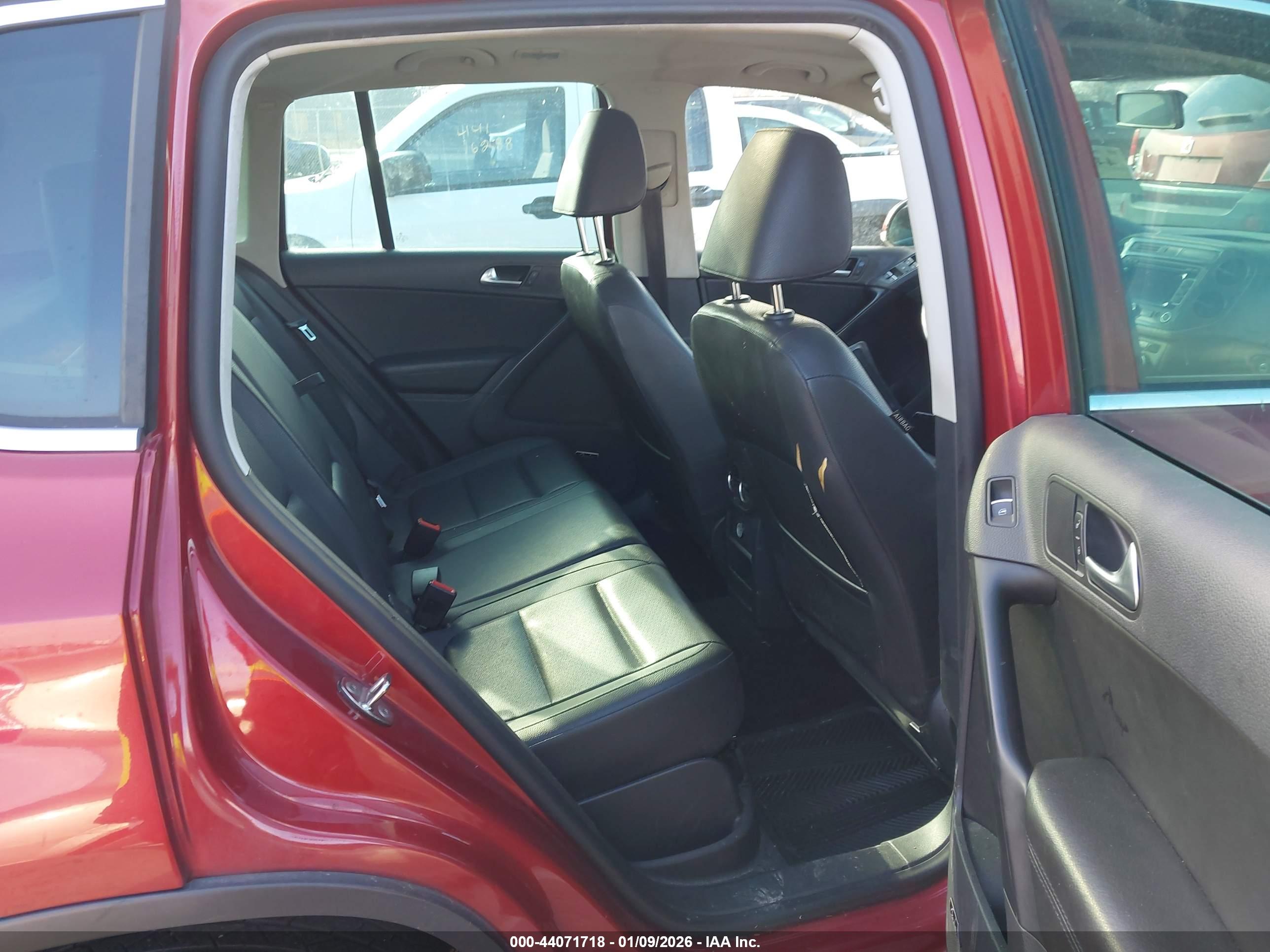 VOLKSWAGEN TIGUAN image 8