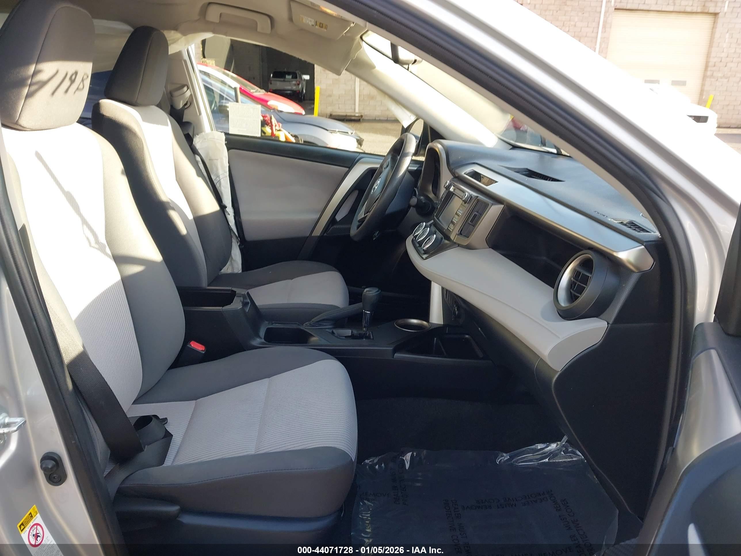 TOYOTA RAV4 image 5