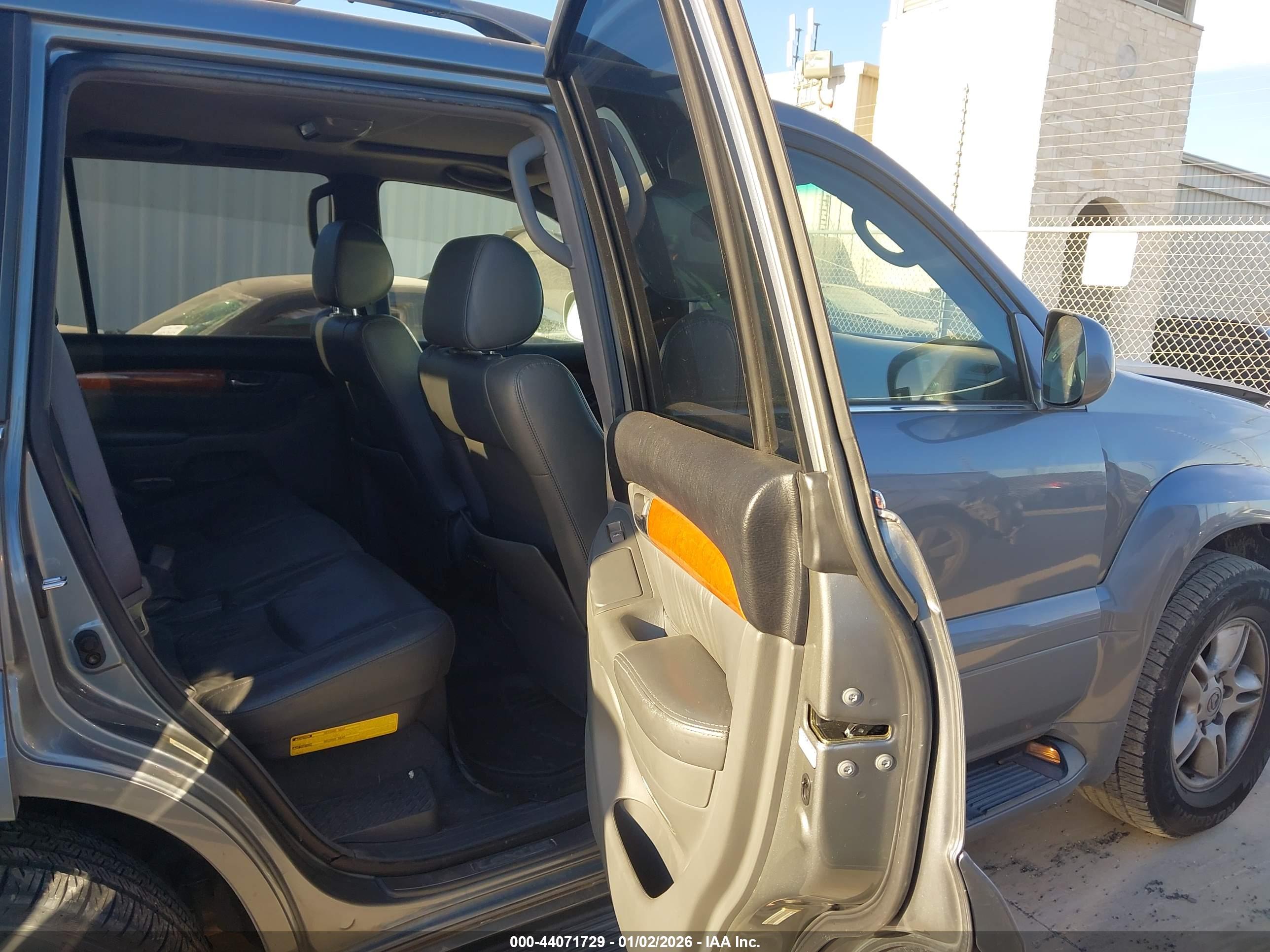 LEXUS GX image 8