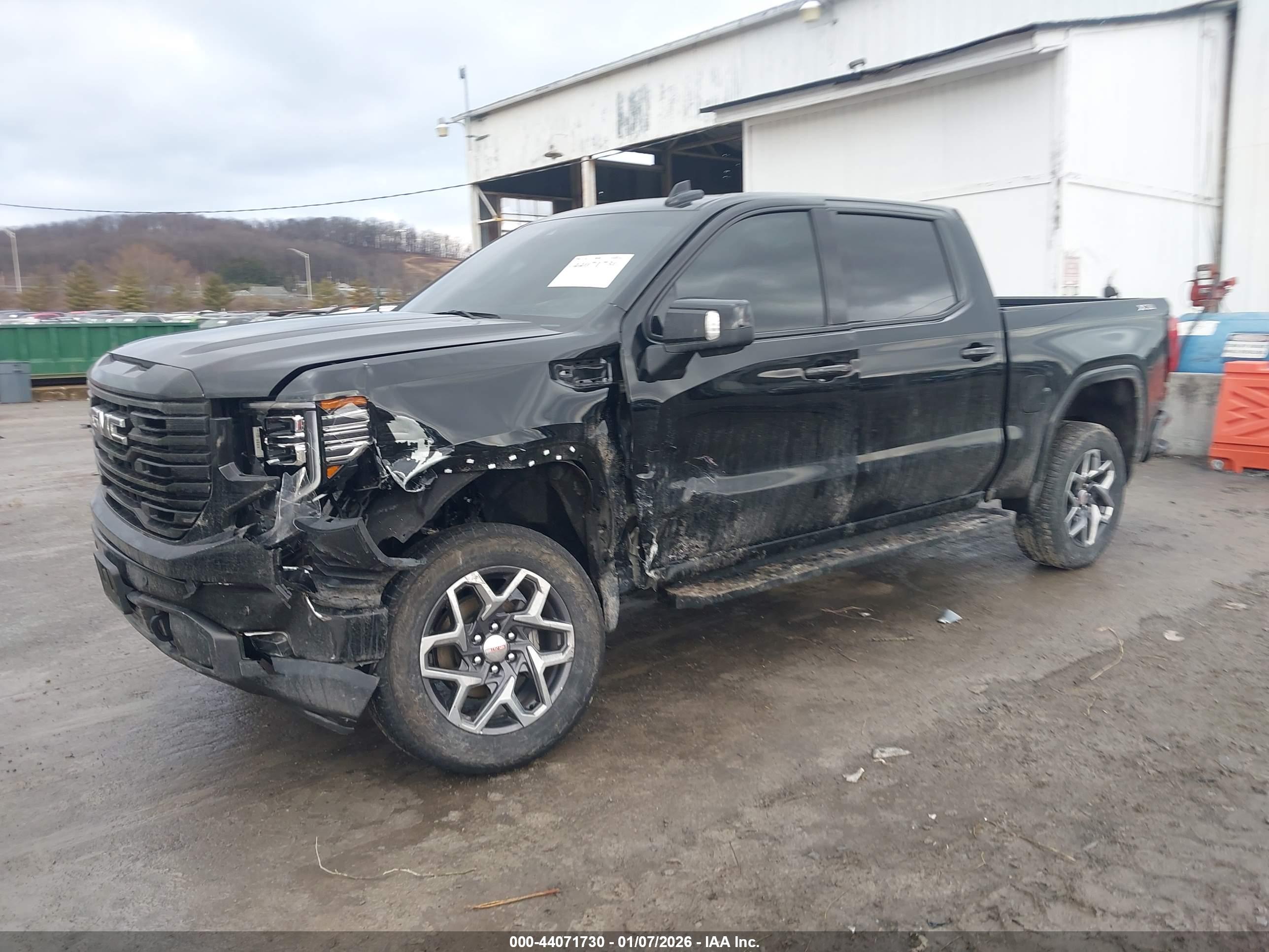 GMC SIERRA image 2