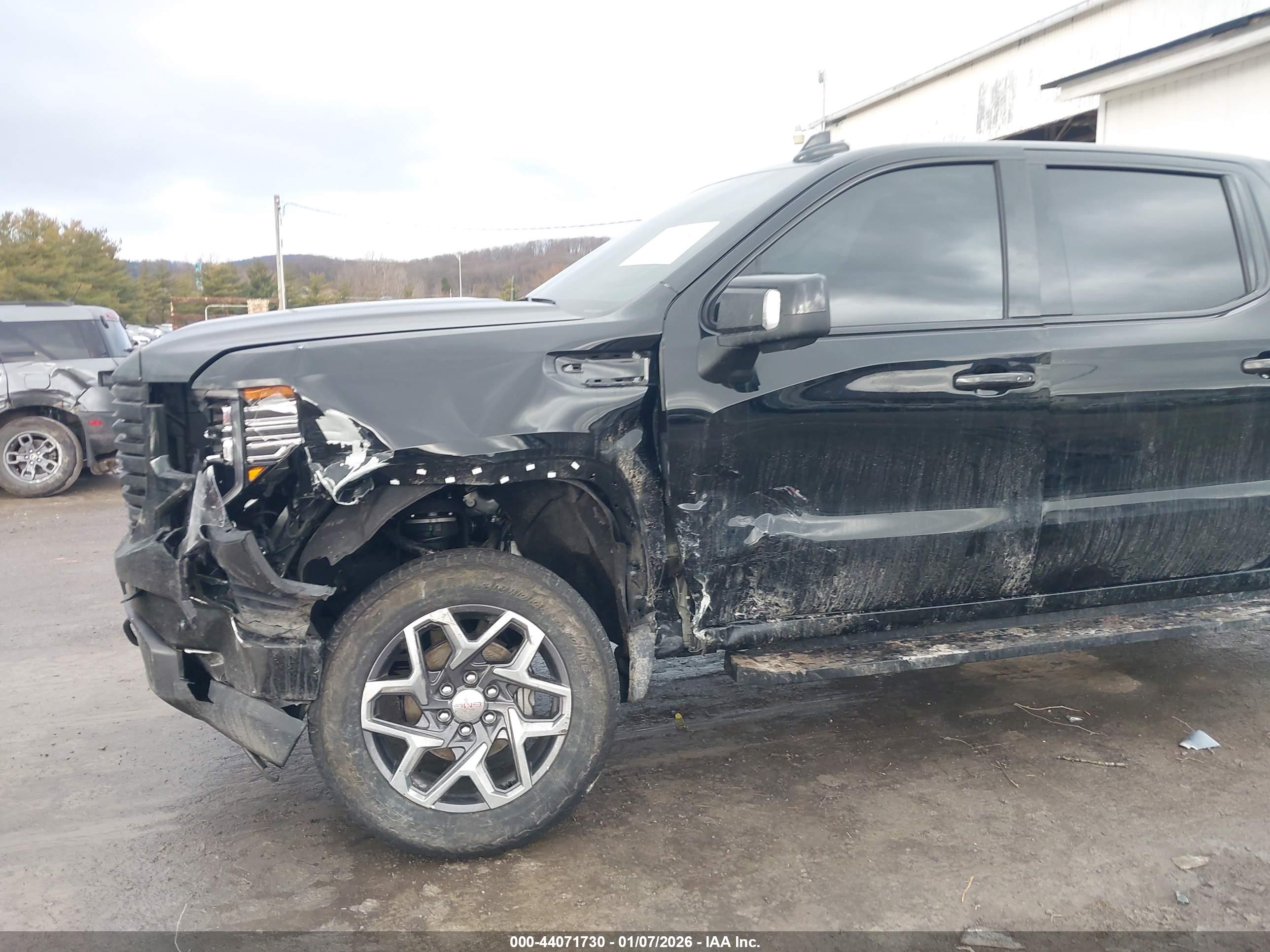 GMC SIERRA image 6