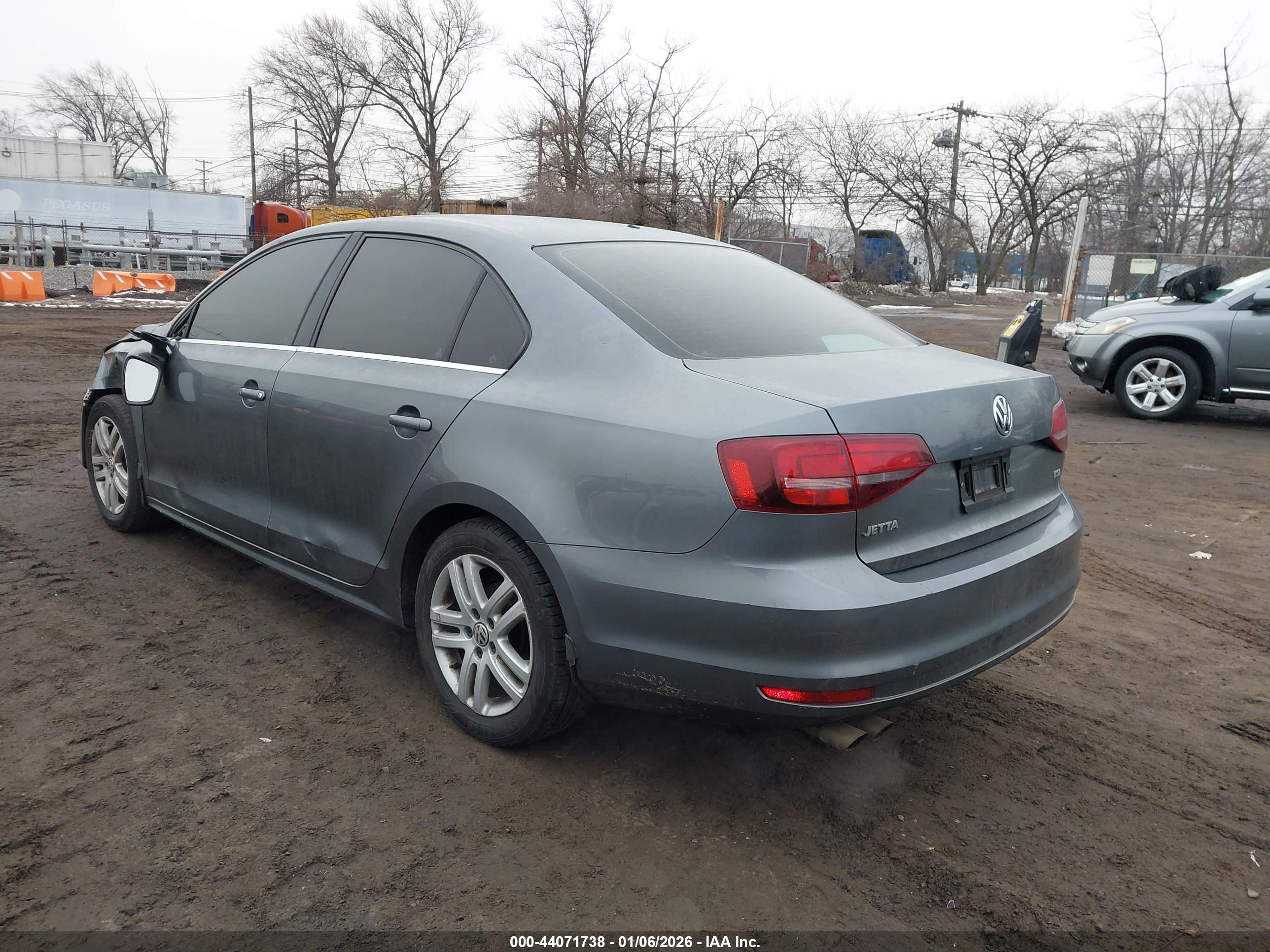 VOLKSWAGEN JETTA image 3