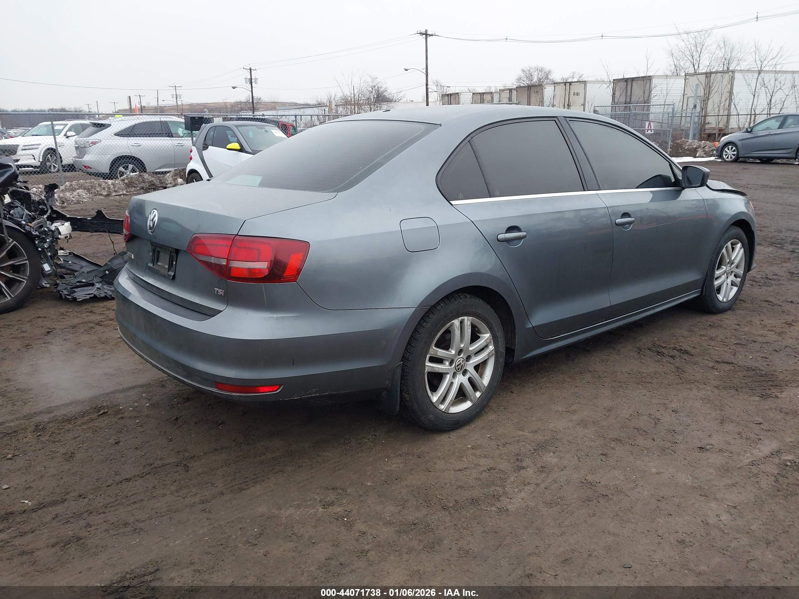 VOLKSWAGEN JETTA image 4