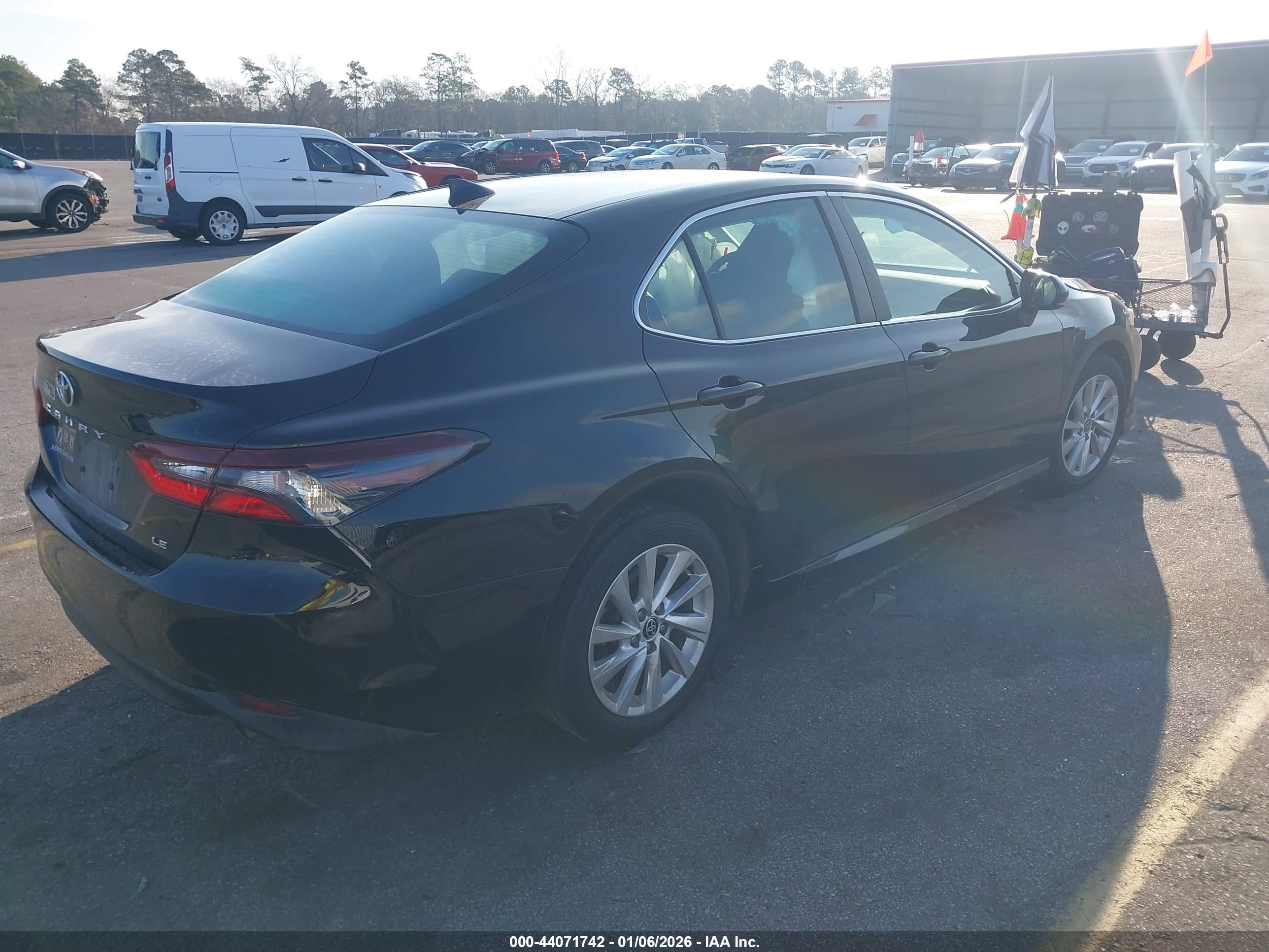 TOYOTA CAMRY image 4