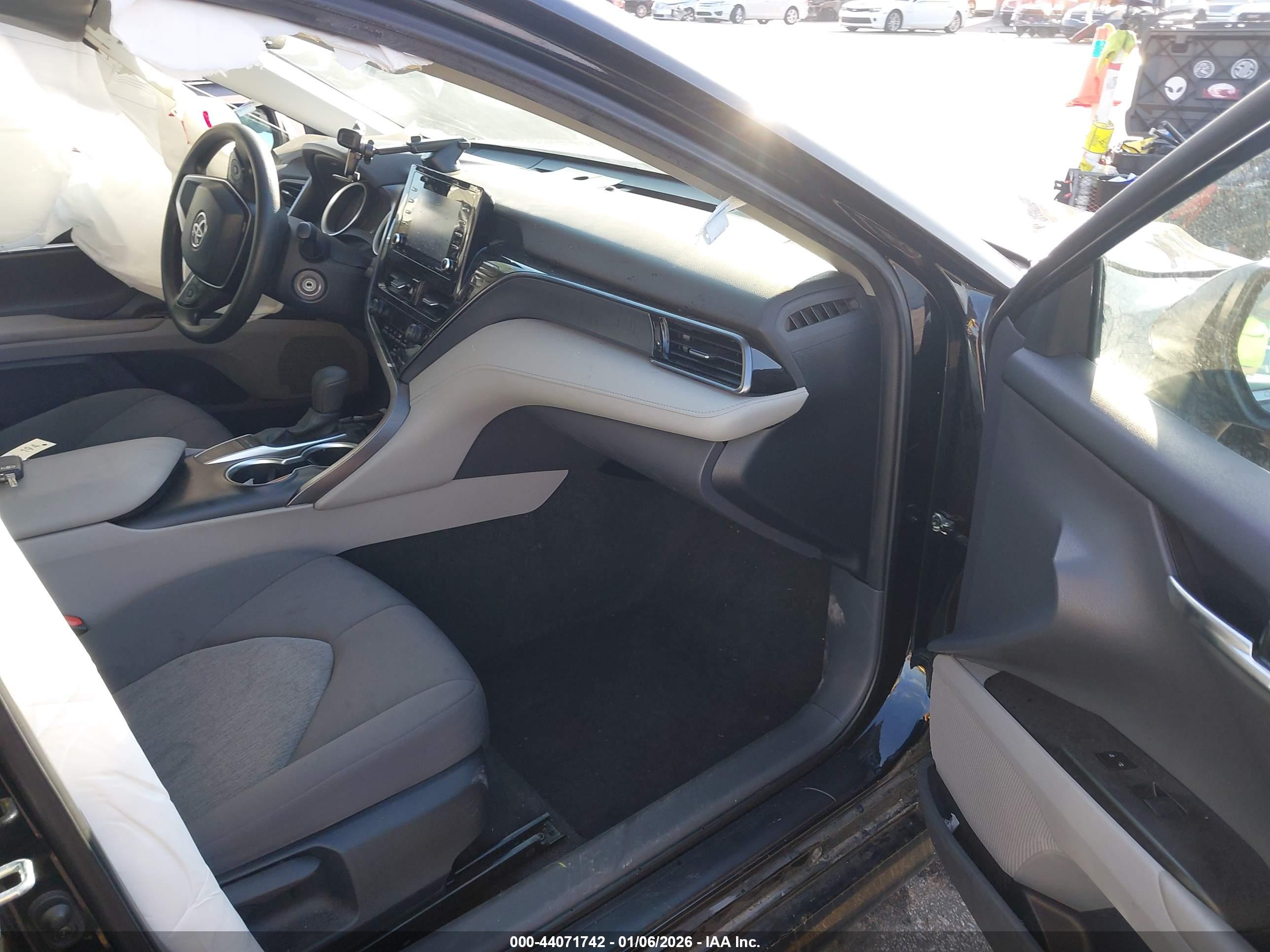 TOYOTA CAMRY image 5