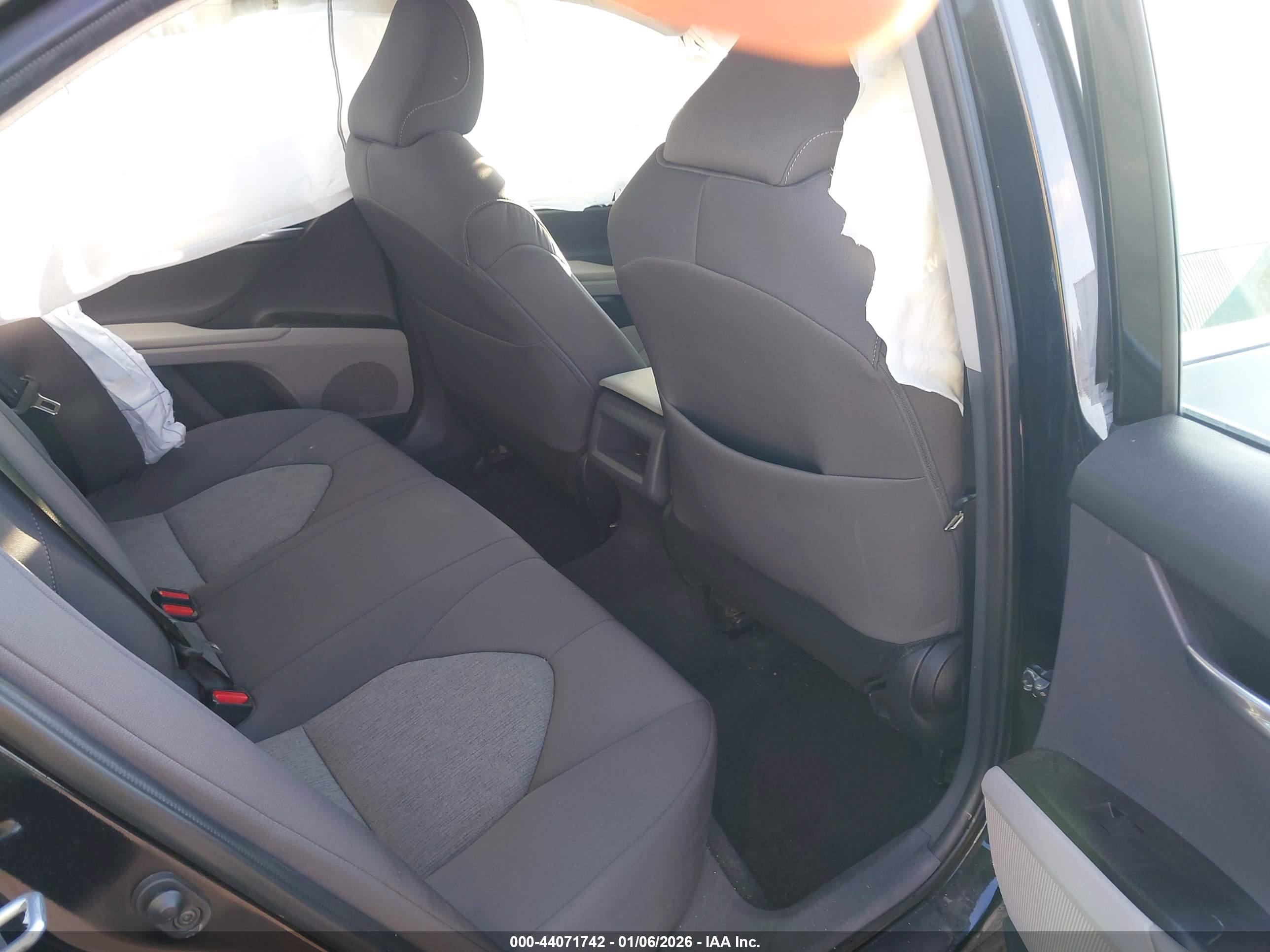 TOYOTA CAMRY image 8